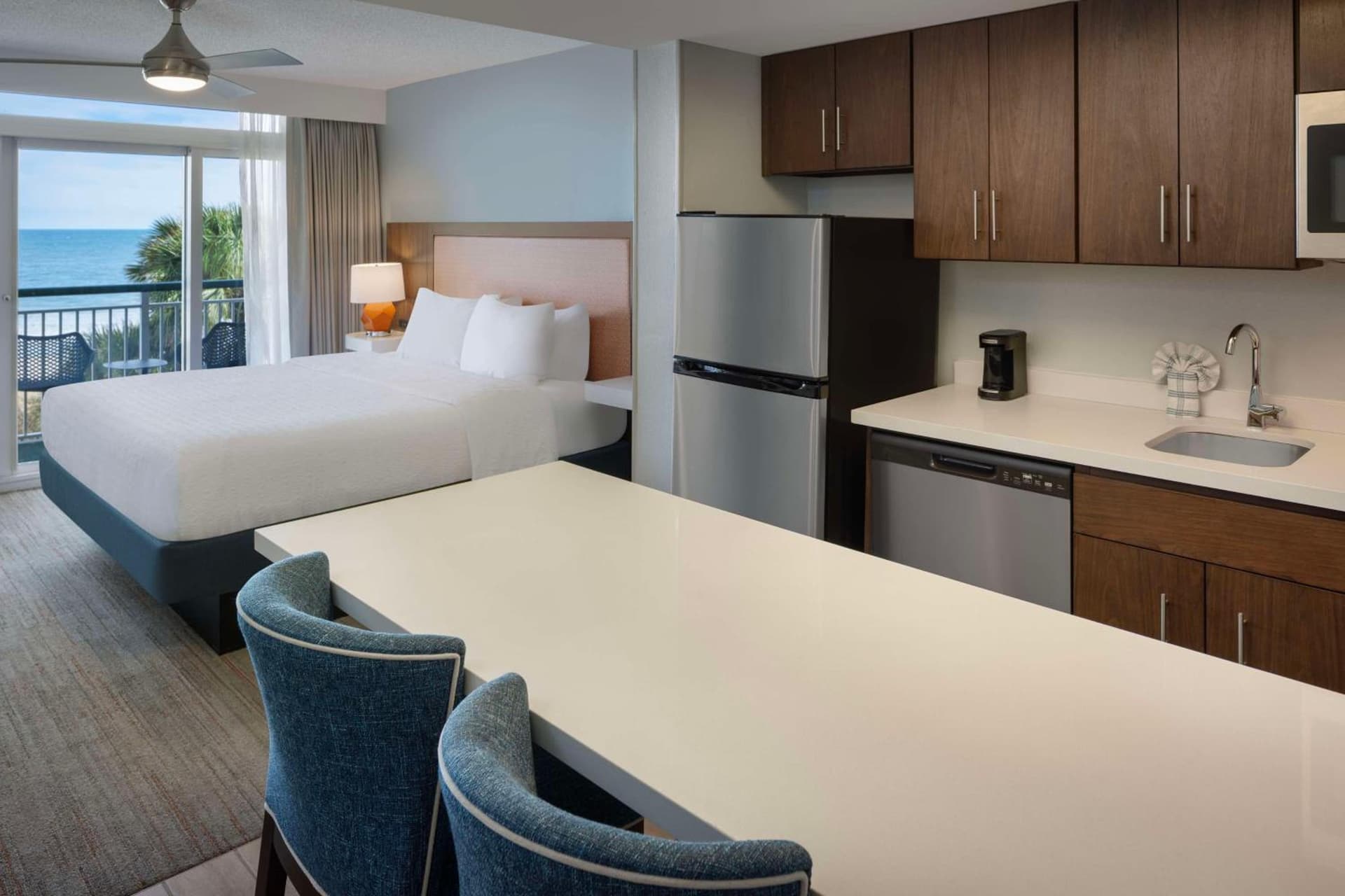 Hampton Inn & Suites Myrtle Beach Oceanfront gallery photo in Myrtle Beach, SC — image 14