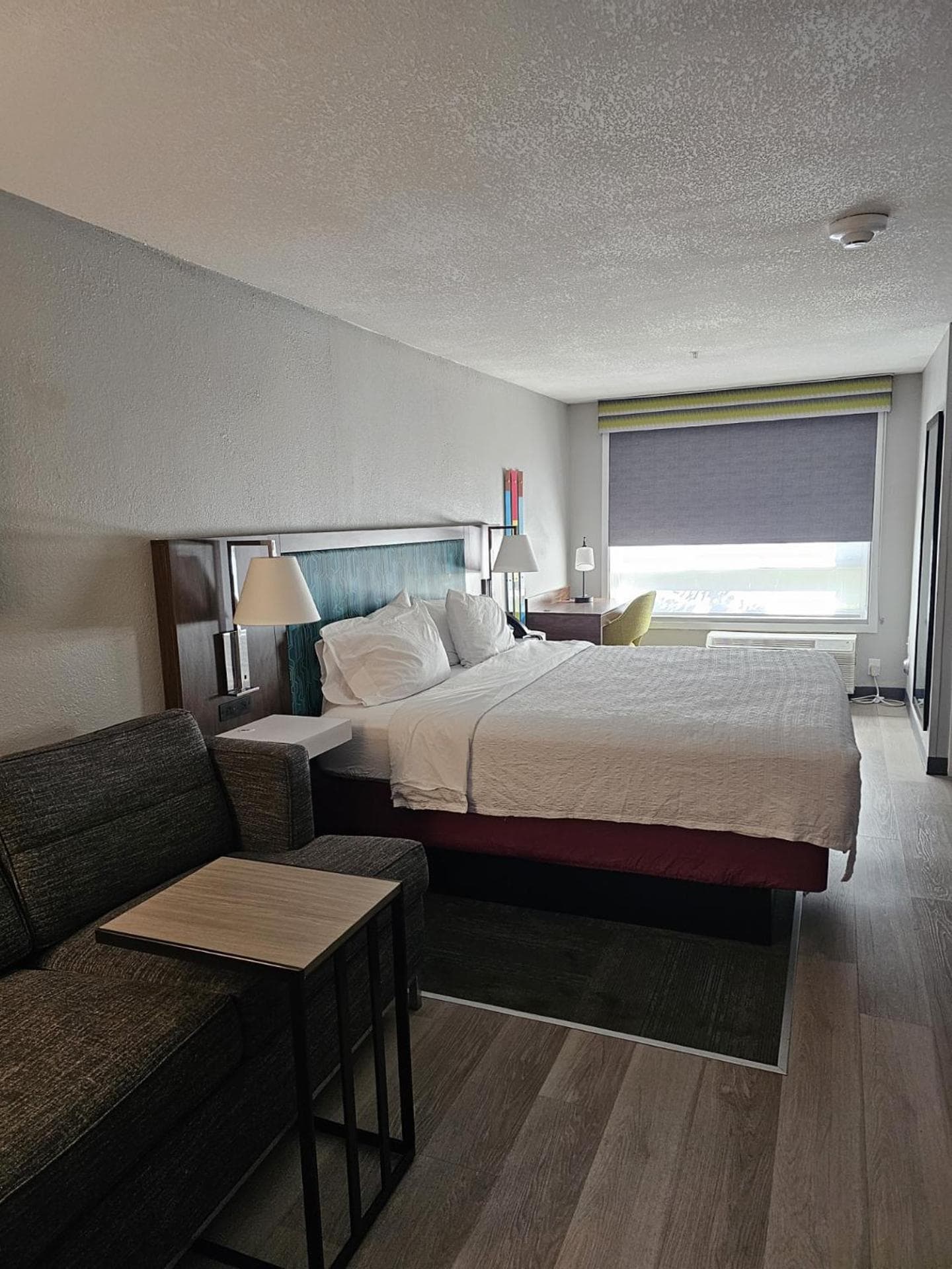 Hampton Inn & Suites Dallas Downtown guest room in Dallas, Texas