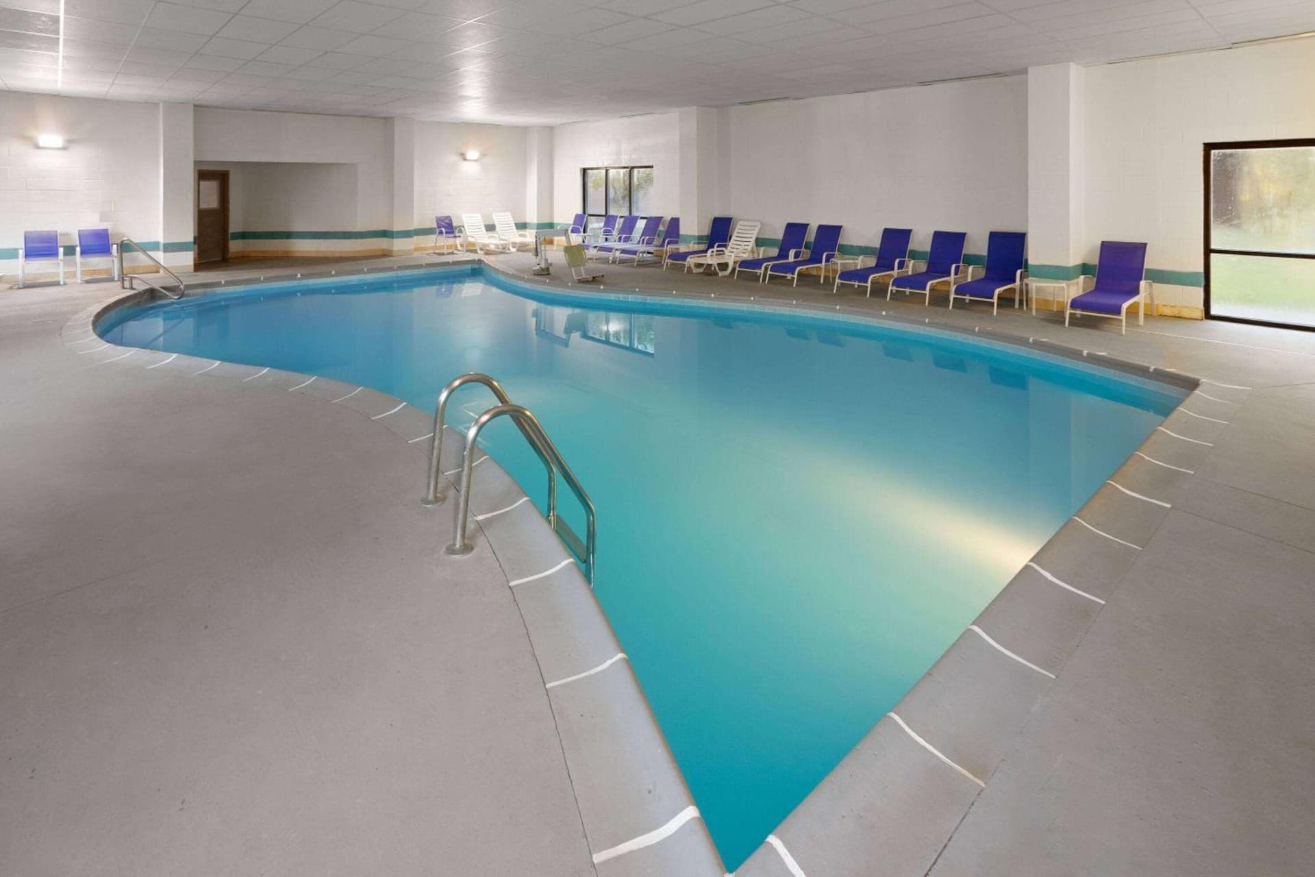 Days Inn & Suites by Wyndham Northwest Indianapolis gallery photo in Indianapolis, IN — image 12