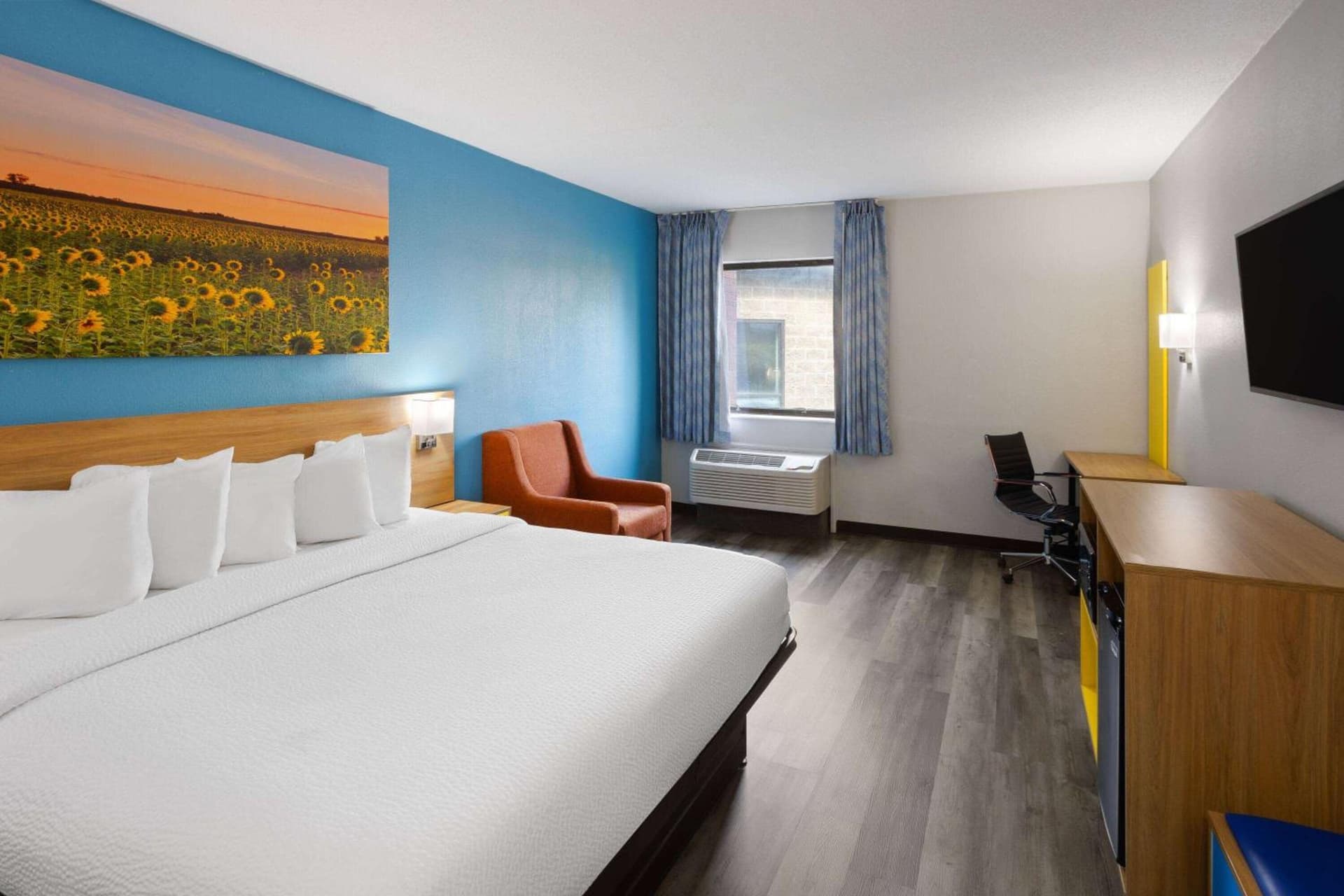 Days Inn & Suites by Wyndham Northwest Indianapolis gallery photo in Indianapolis, IN — image 24