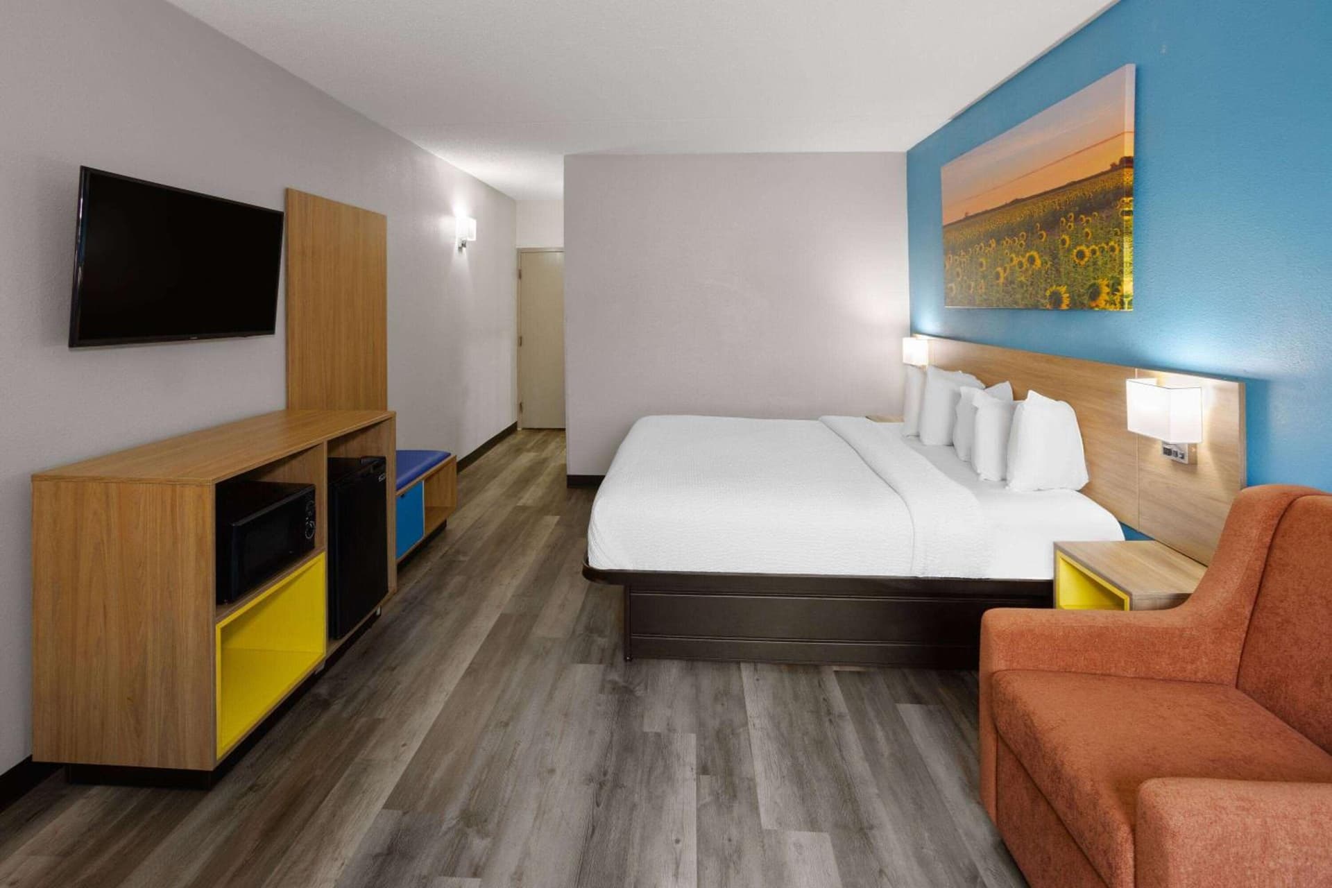 Days Inn & Suites by Wyndham Northwest Indianapolis gallery photo in Indianapolis, IN — image 16