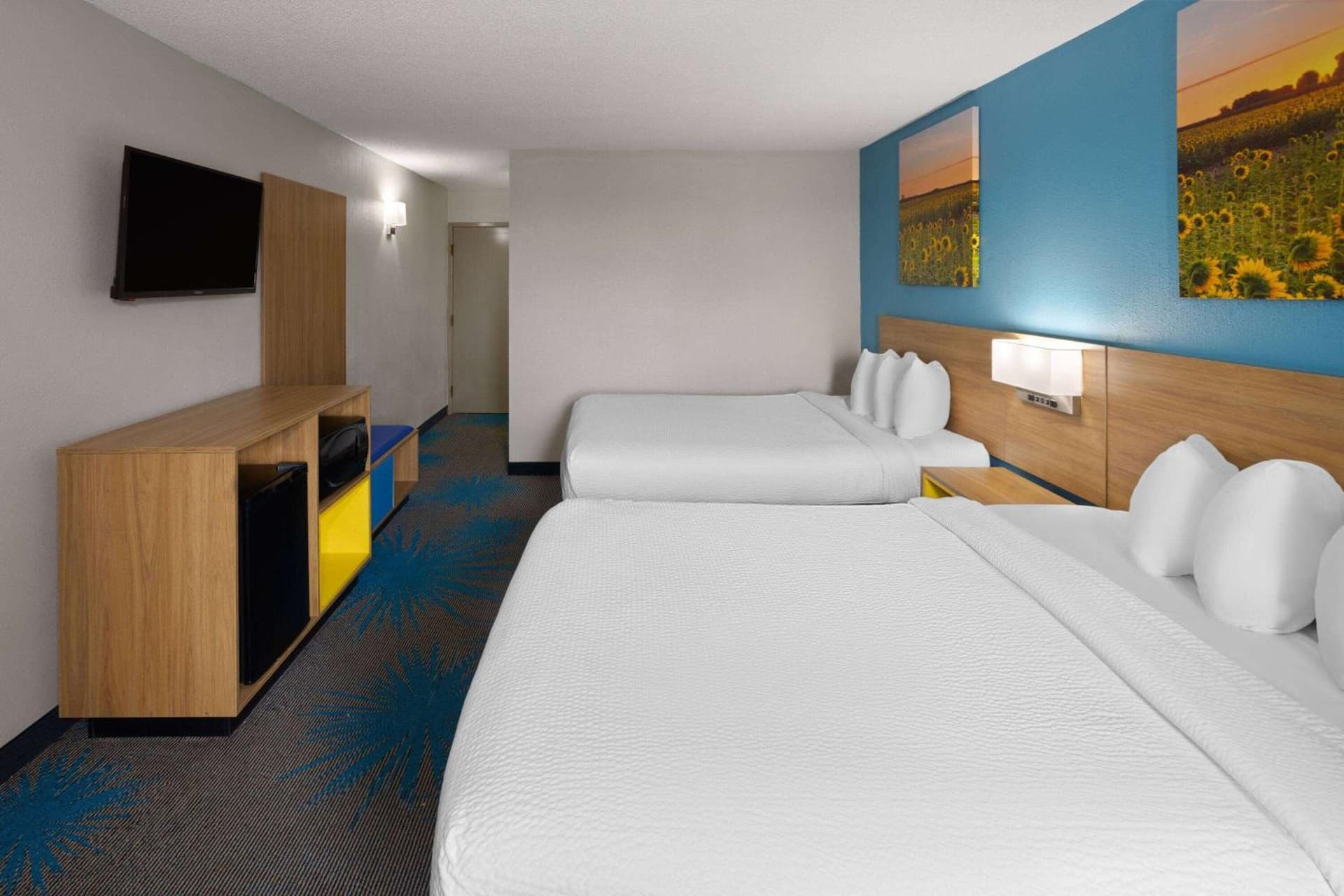 Days Inn & Suites by Wyndham Northwest Indianapolis gallery photo in Indianapolis, IN — image 4
