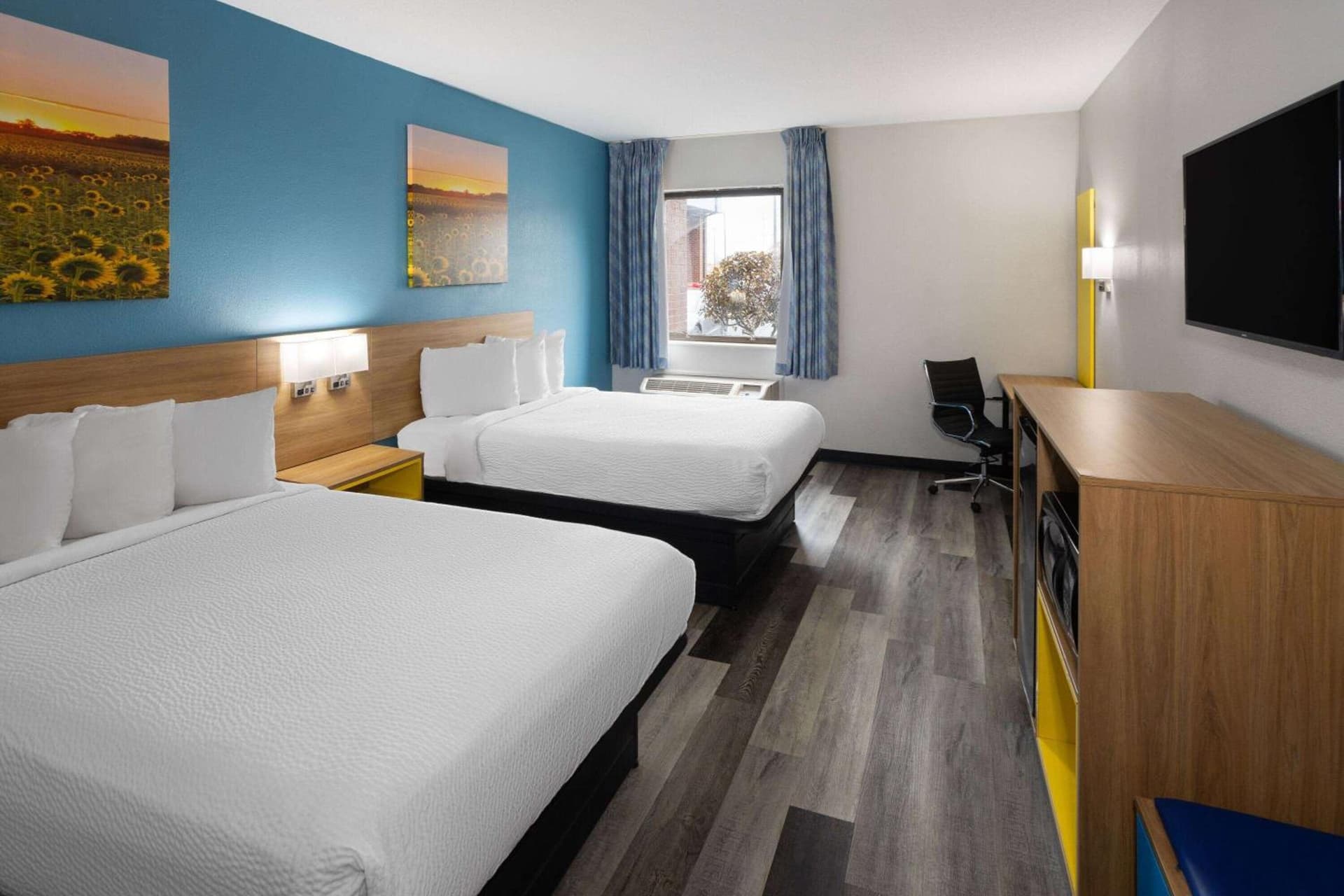 Days Inn & Suites by Wyndham Northwest Indianapolis gallery photo in Indianapolis, IN — image 13