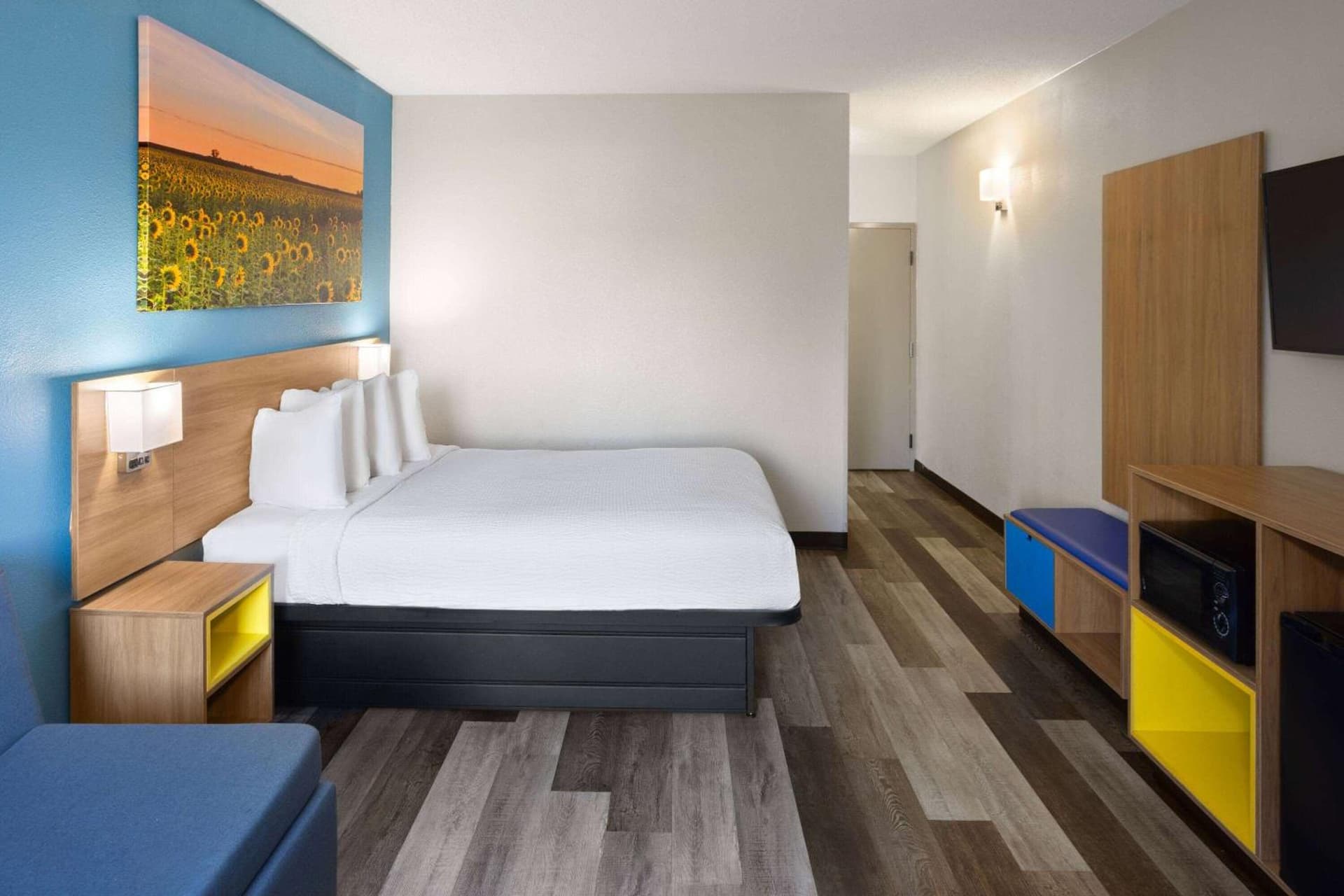 Days Inn & Suites by Wyndham Northwest Indianapolis gallery photo in Indianapolis, IN — image 5