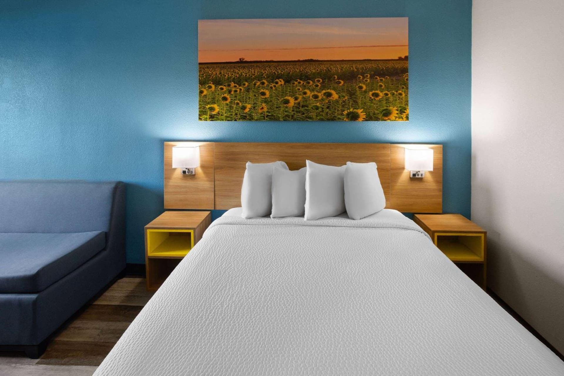 Days Inn & Suites by Wyndham Northwest Indianapolis gallery photo in Indianapolis, IN — image 21