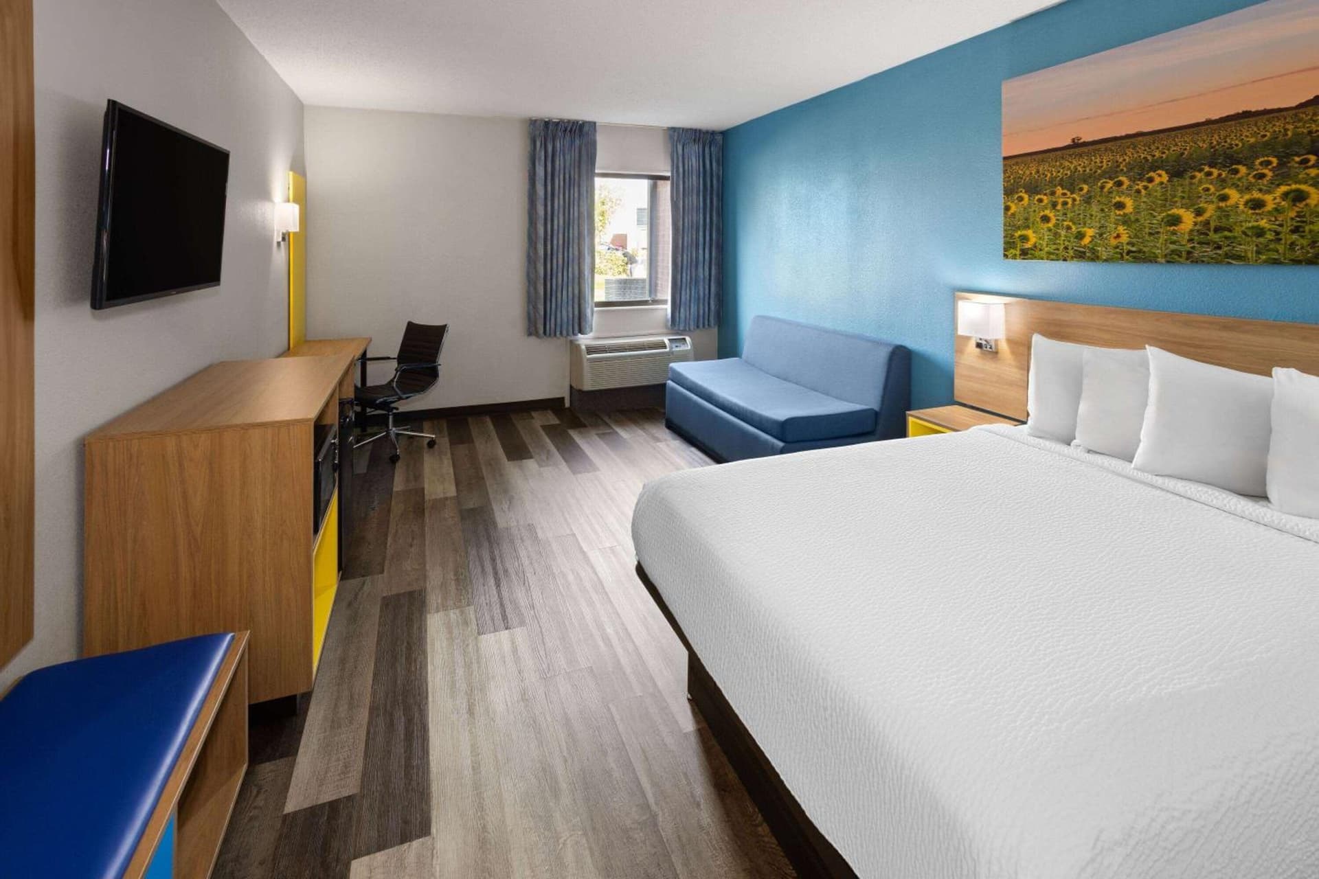 Days Inn & Suites by Wyndham Northwest Indianapolis gallery photo in Indianapolis, IN — image 15