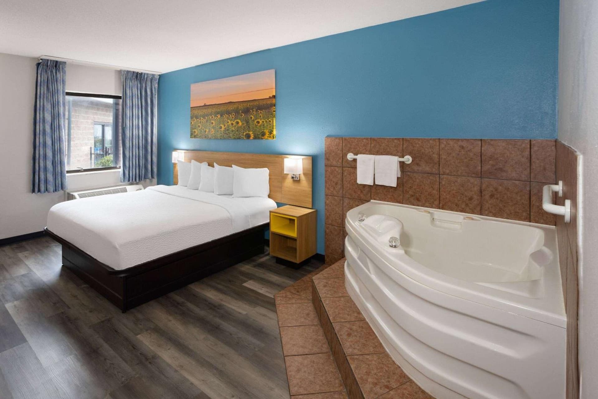 Days Inn & Suites by Wyndham Northwest Indianapolis gallery photo in Indianapolis, IN — image 17