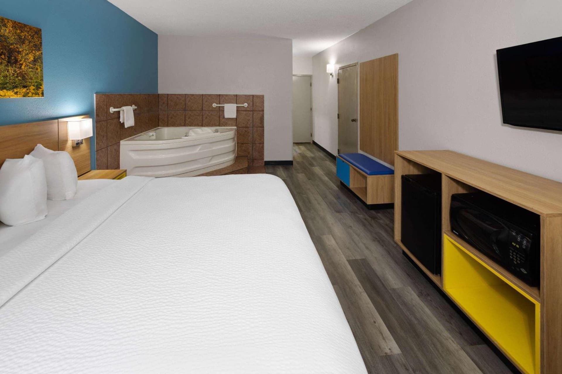 Days Inn & Suites by Wyndham Northwest Indianapolis gallery photo in Indianapolis, IN — image 6