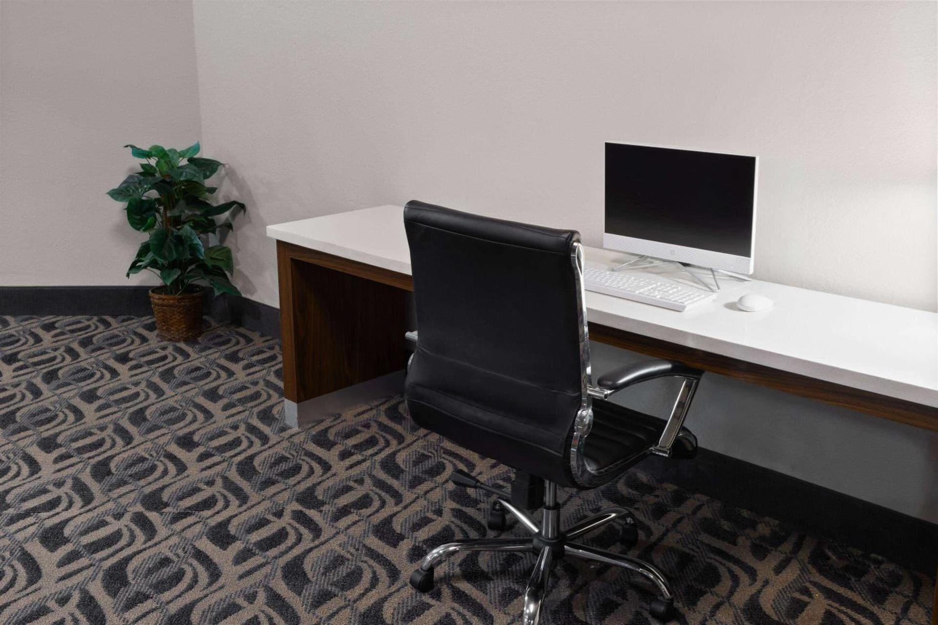 Days Inn & Suites by Wyndham Northwest Indianapolis gallery photo in Indianapolis, IN — image 18