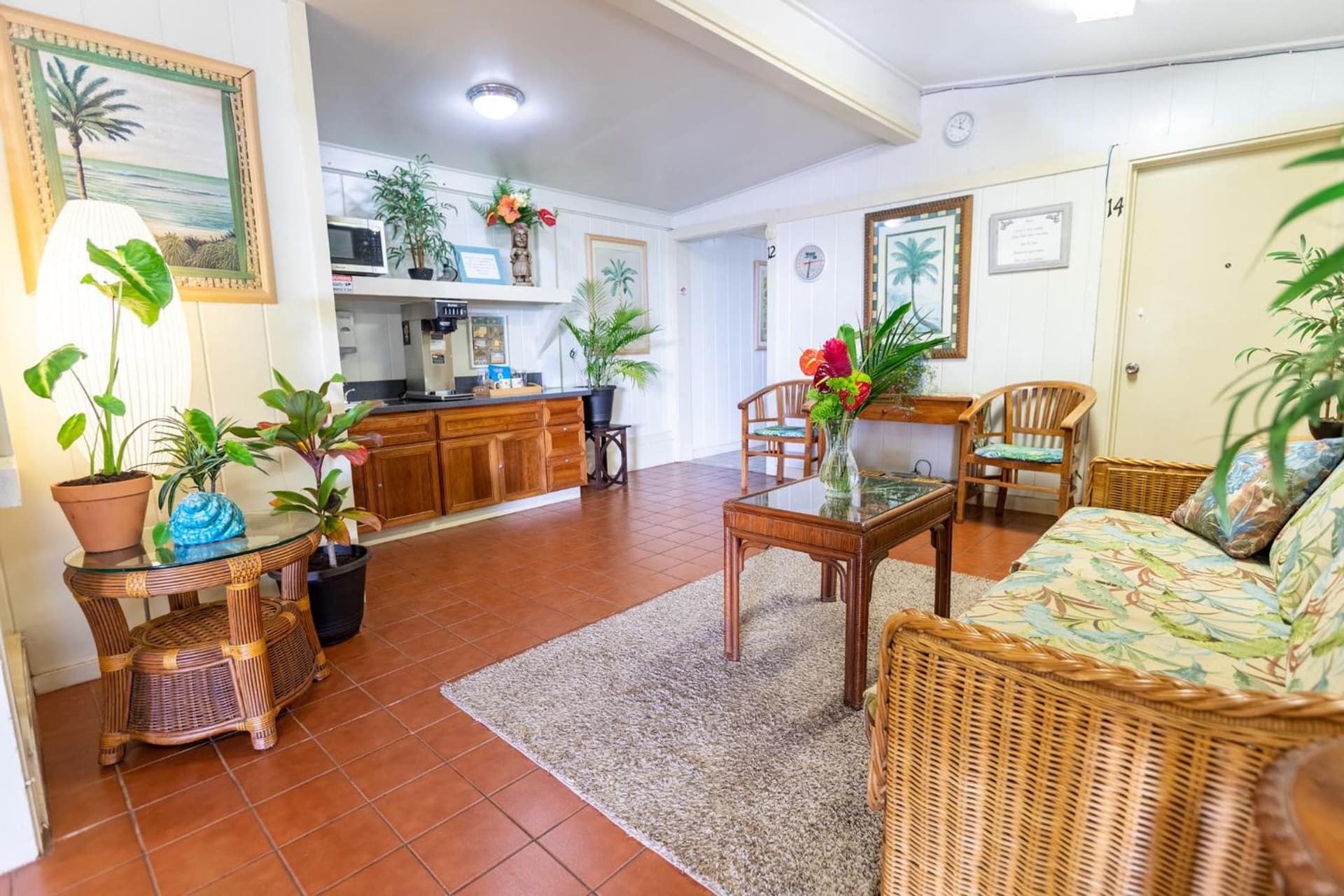 Kauai Palms Hotel interior in Lihue, HI — gallery photo 2