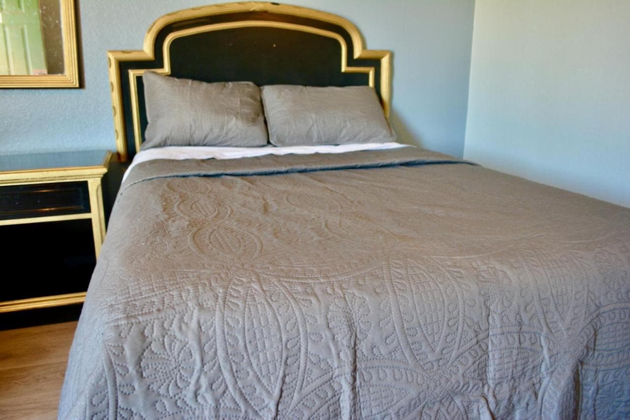 Texas Lodge Kenedy property views in Kenedy, TX — gallery photo 3