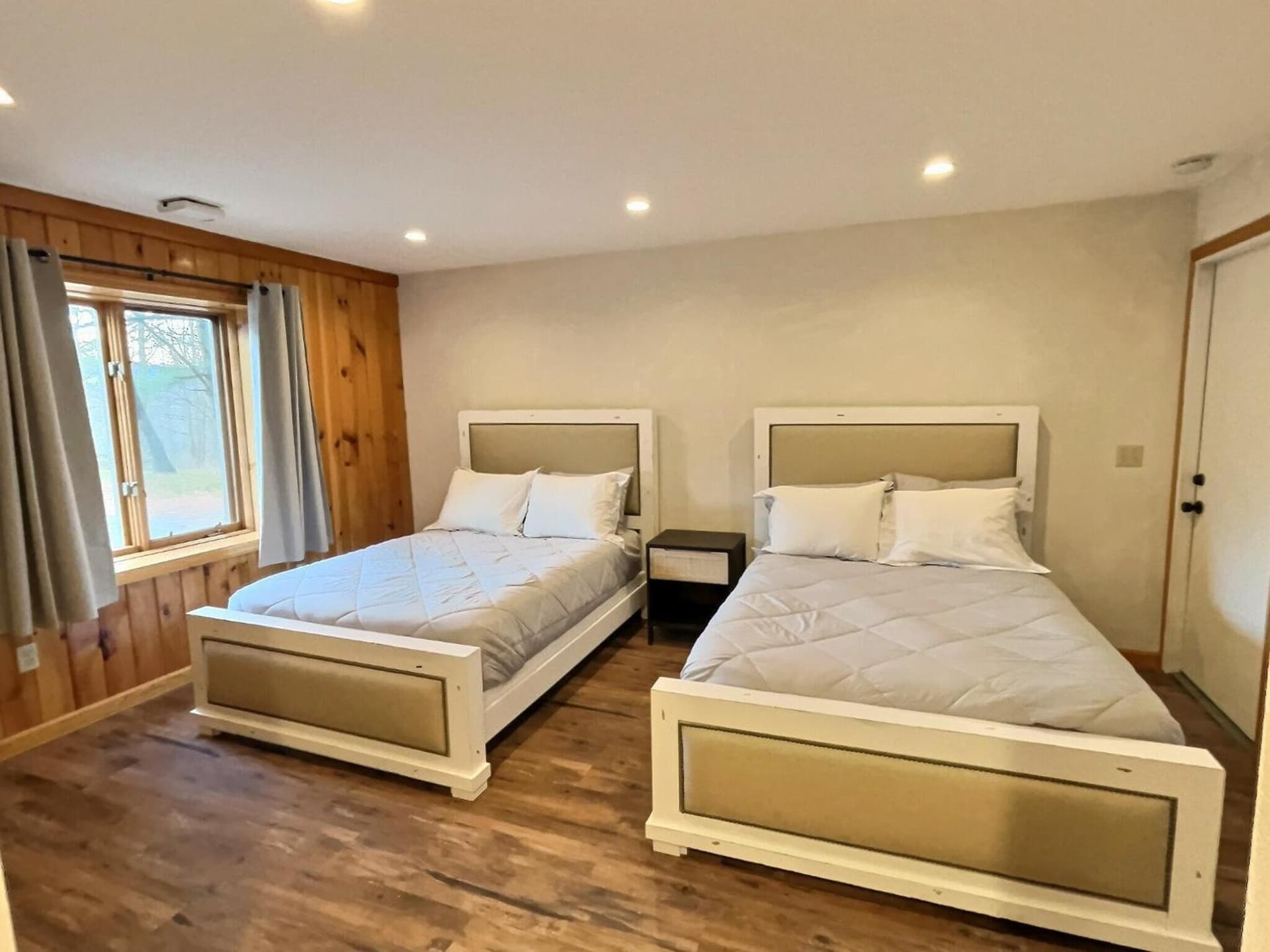 The Haüs Windham - Spacious Suites, Hot Tub, Mountain Views! gallery photo in Windham — image 57