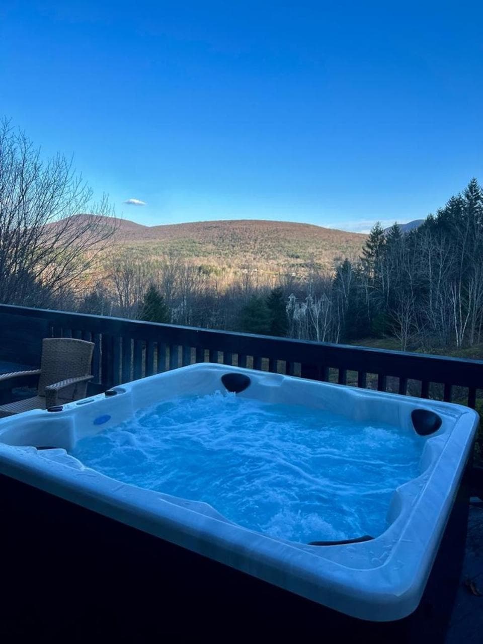 The Haüs Windham - Spacious Suites, Hot Tub, Mountain Views! gallery photo in Windham — image 87