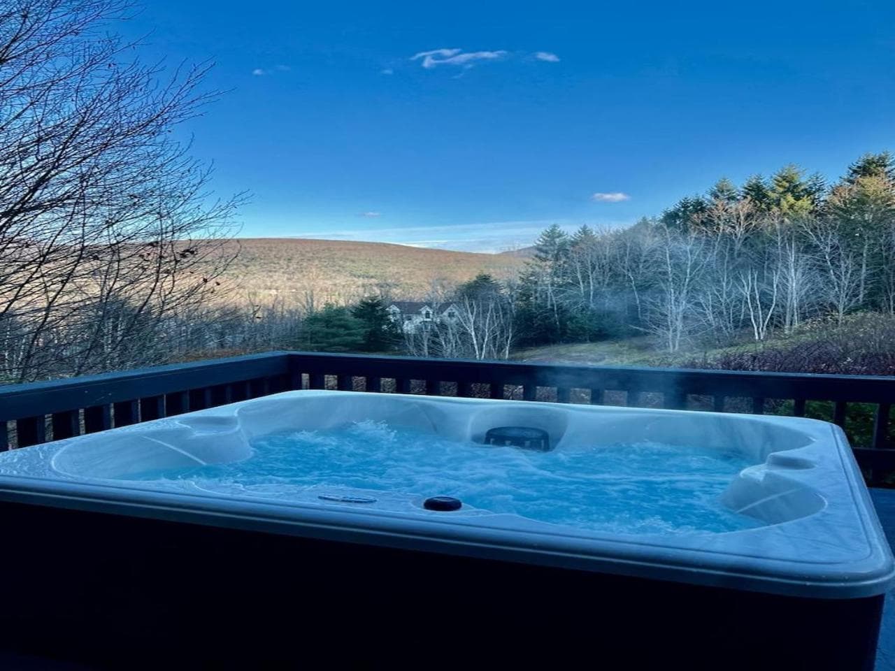 The Haüs Windham - Spacious Suites, Hot Tub, Mountain Views! gallery photo in Windham — image 89