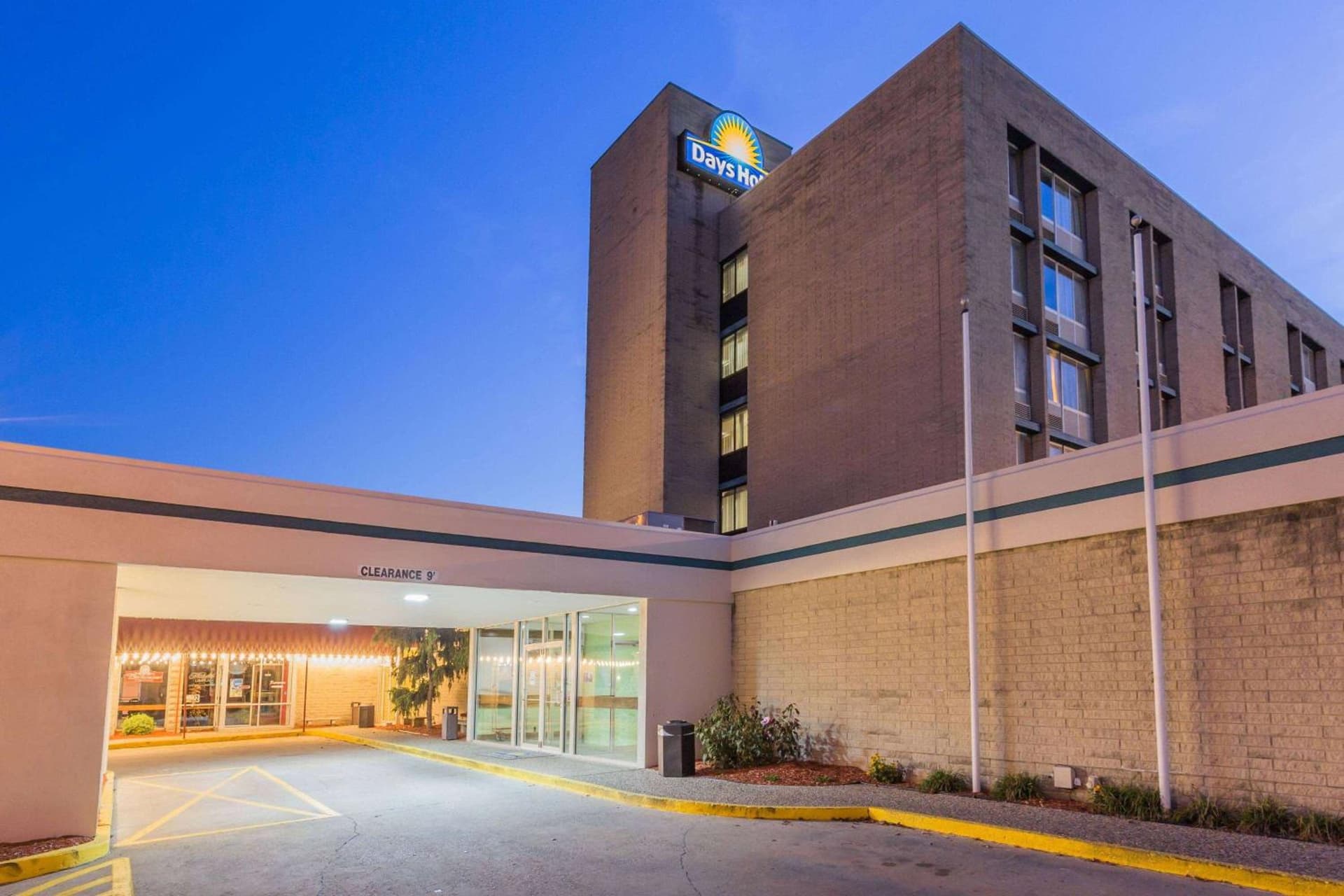 Days Hotel by Wyndham Danville Conference Center — hotel in Danville, Illinois