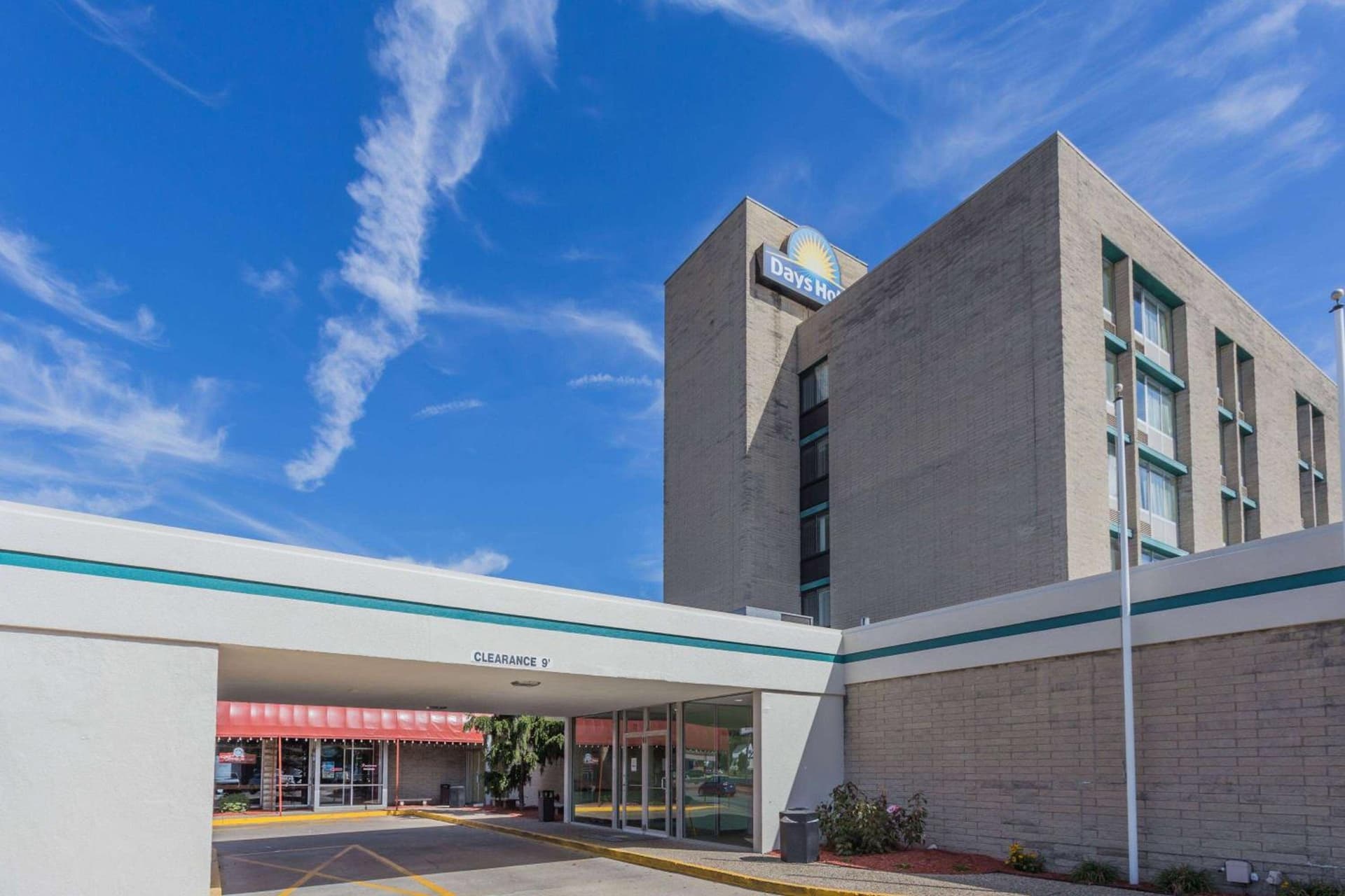 Days Hotel by Wyndham Danville Conference Center interior in Danville, IL — gallery photo 2