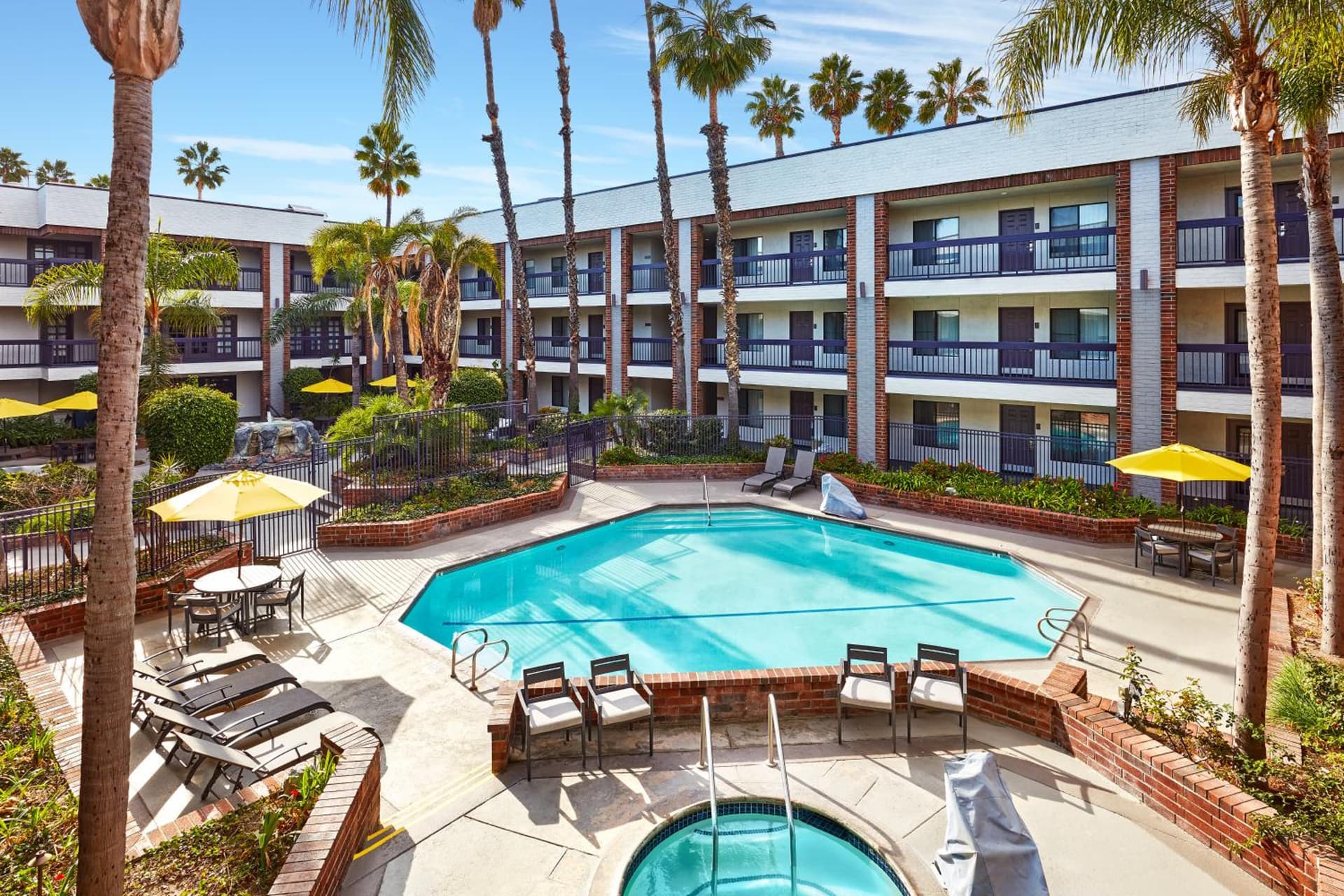 Best Western Plus Meridian Inn & Suites, Anaheim-Orange gallery photo in Orange, CA — image 11