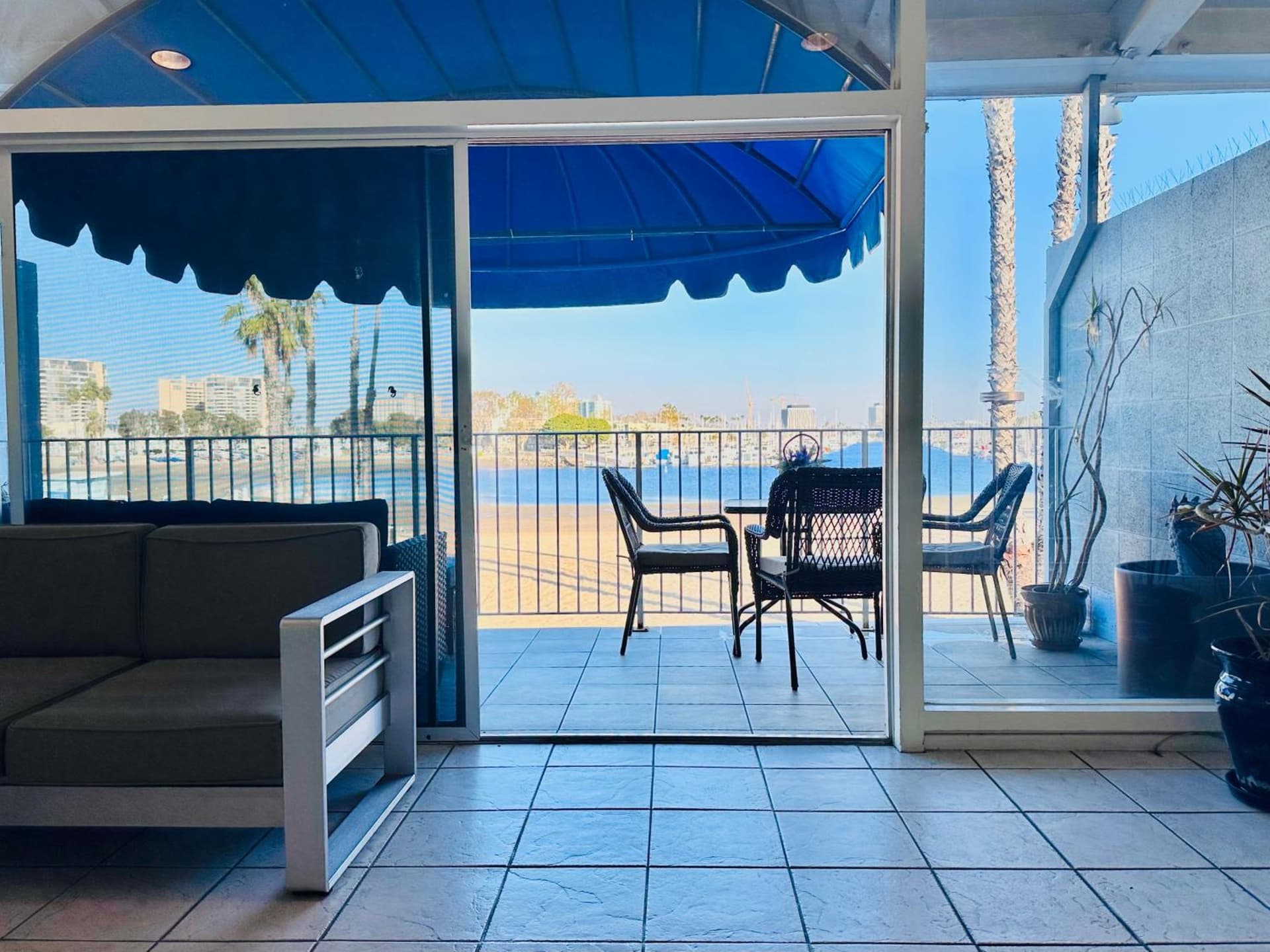 Foghorn Harbor Inn featured exterior or lobby in Los Angeles, CA — similar hotel