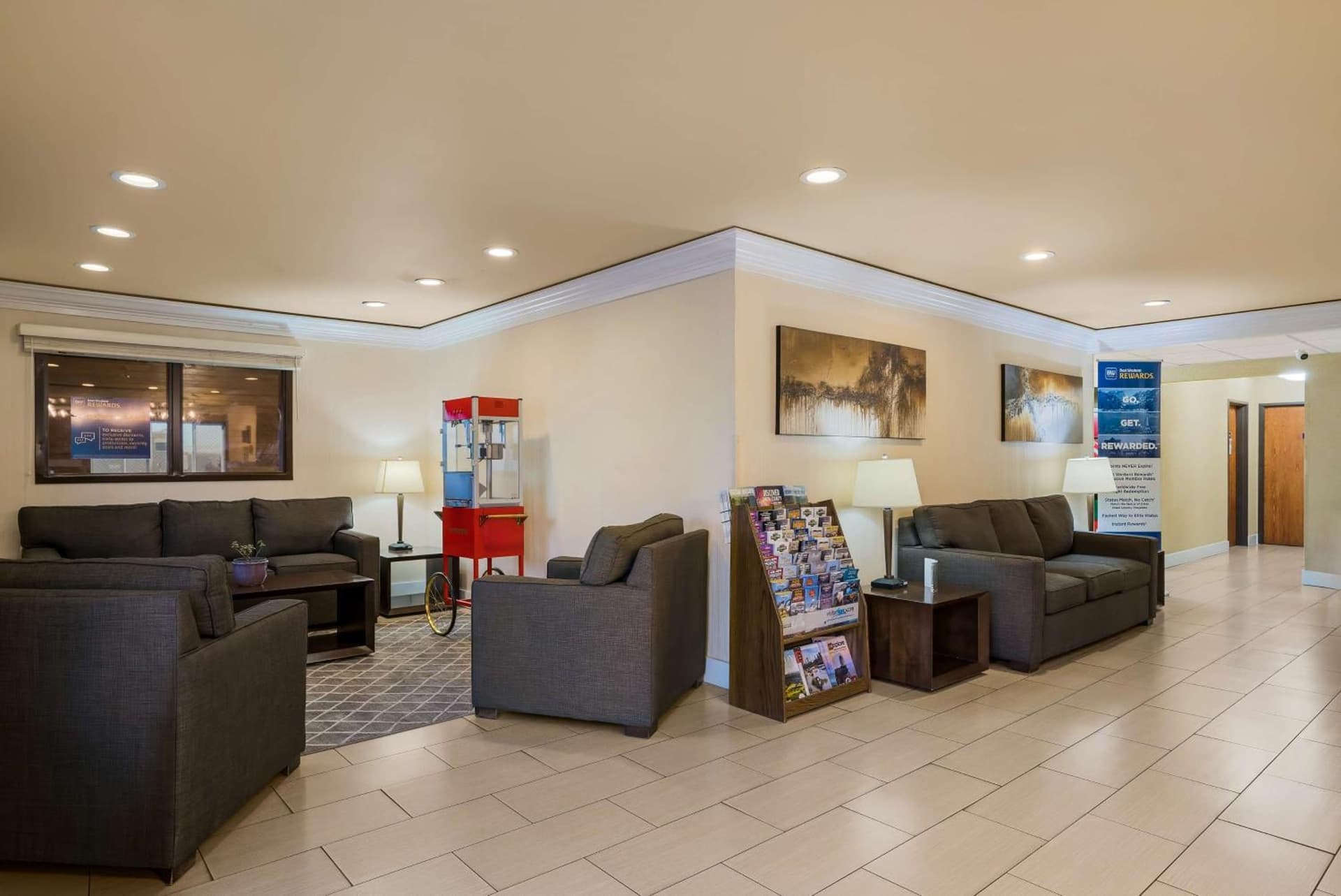 Best Western Hermiston Inn interior in Hermiston, OR — gallery photo 2