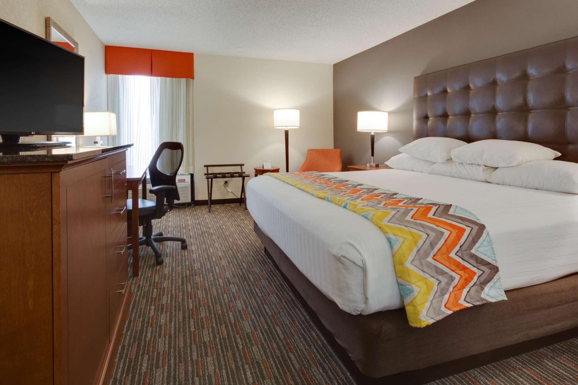 Drury Inn & Suites Columbia Stadium Boulevard property views in Columbia, MO — gallery photo 3