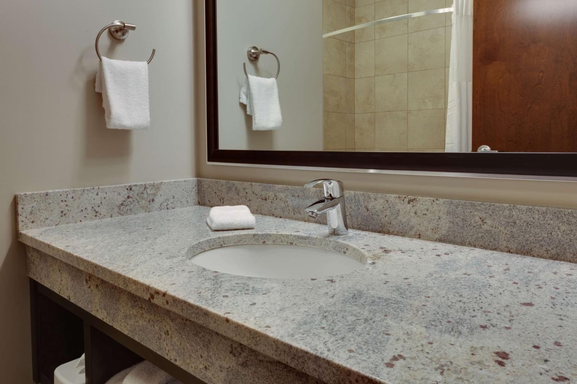 Drury Inn & Suites Pittsburgh Airport Settlers Ridge interior in Pittsburgh, PA — gallery photo 2