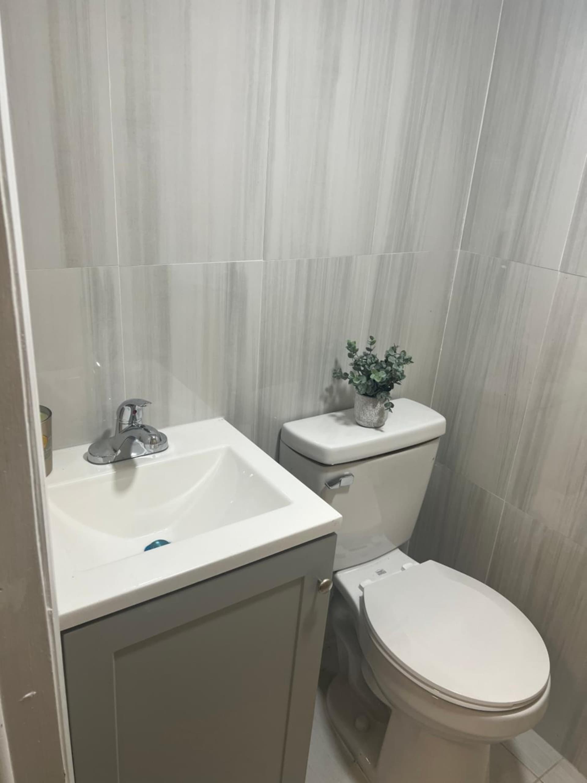 Cozy place property views in Hollywood, FL — gallery photo 3