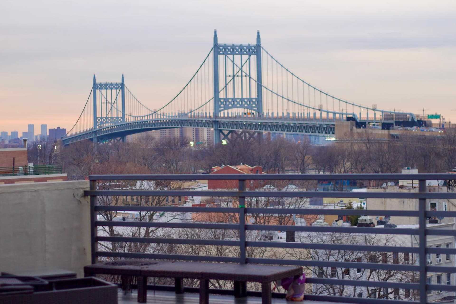 10 Minutes from NYC - Astoria LIC Queens CityView featured exterior or lobby in Steinway — similar hotel