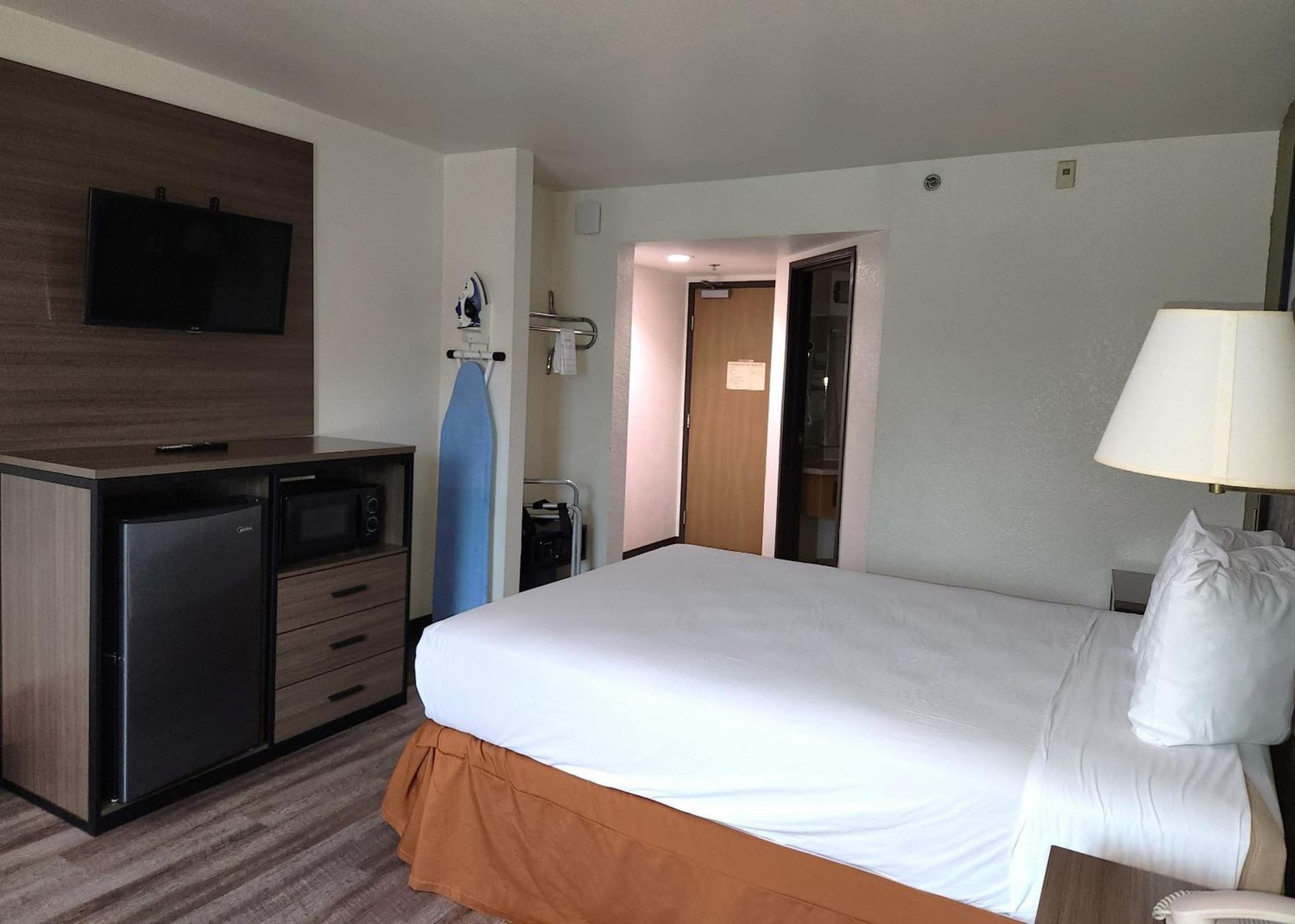 Super 8 by Wyndham Austin North/University Area gallery photo in Austin, TX — image 59