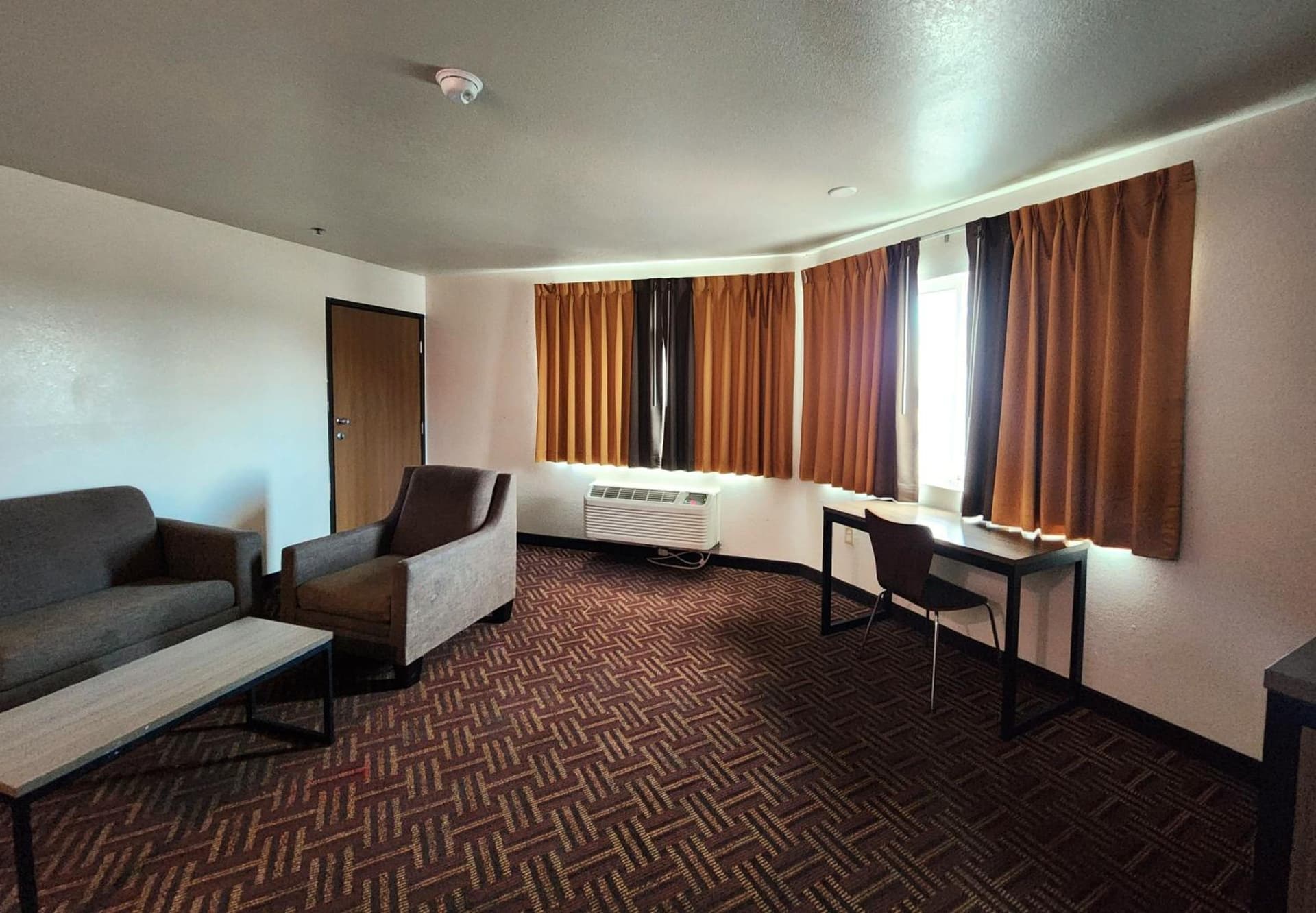 Super 8 by Wyndham Austin North/University Area gallery photo in Austin, TX — image 8