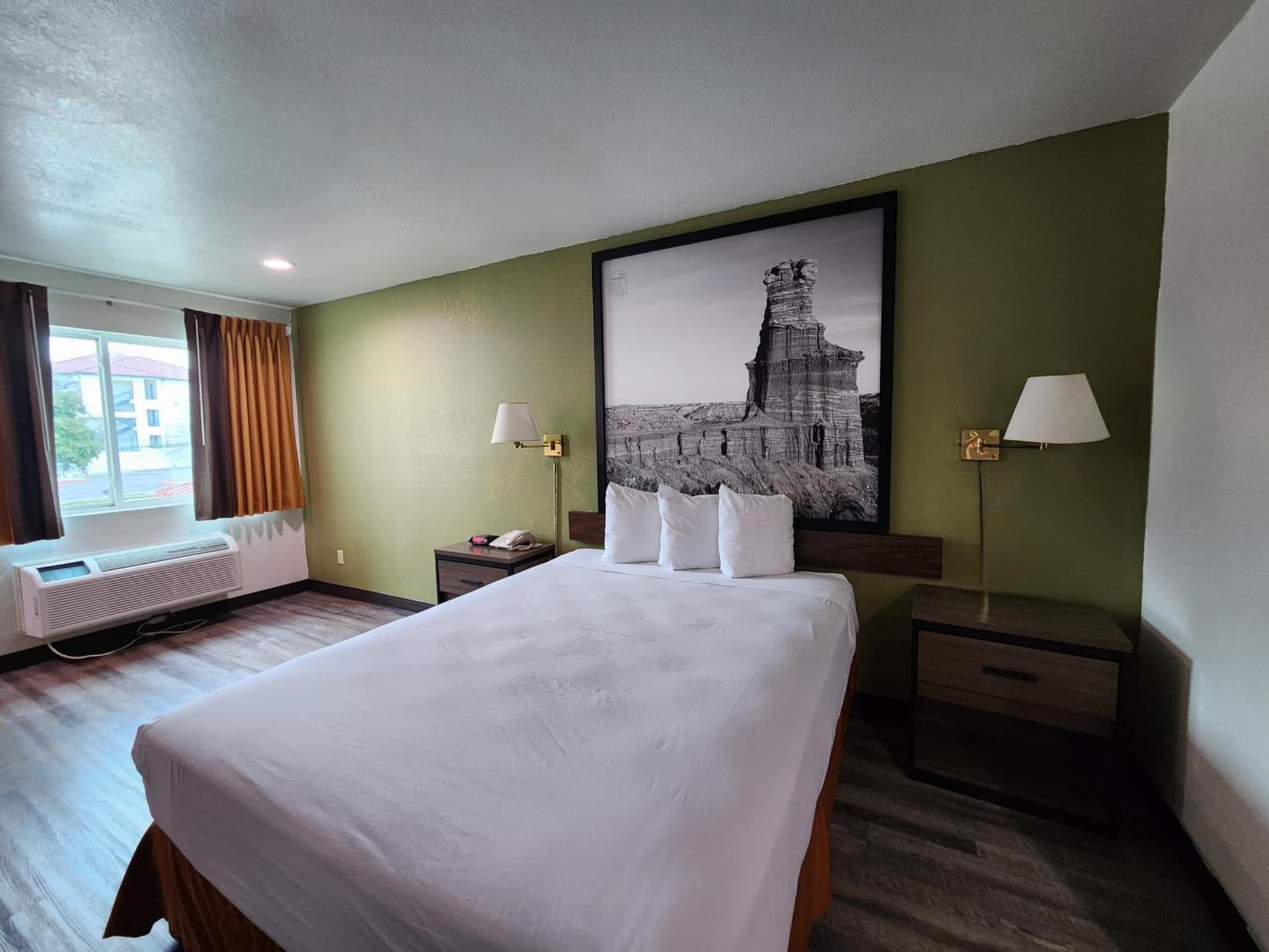 Super 8 by Wyndham Austin North/University Area gallery photo in Austin, TX — image 14