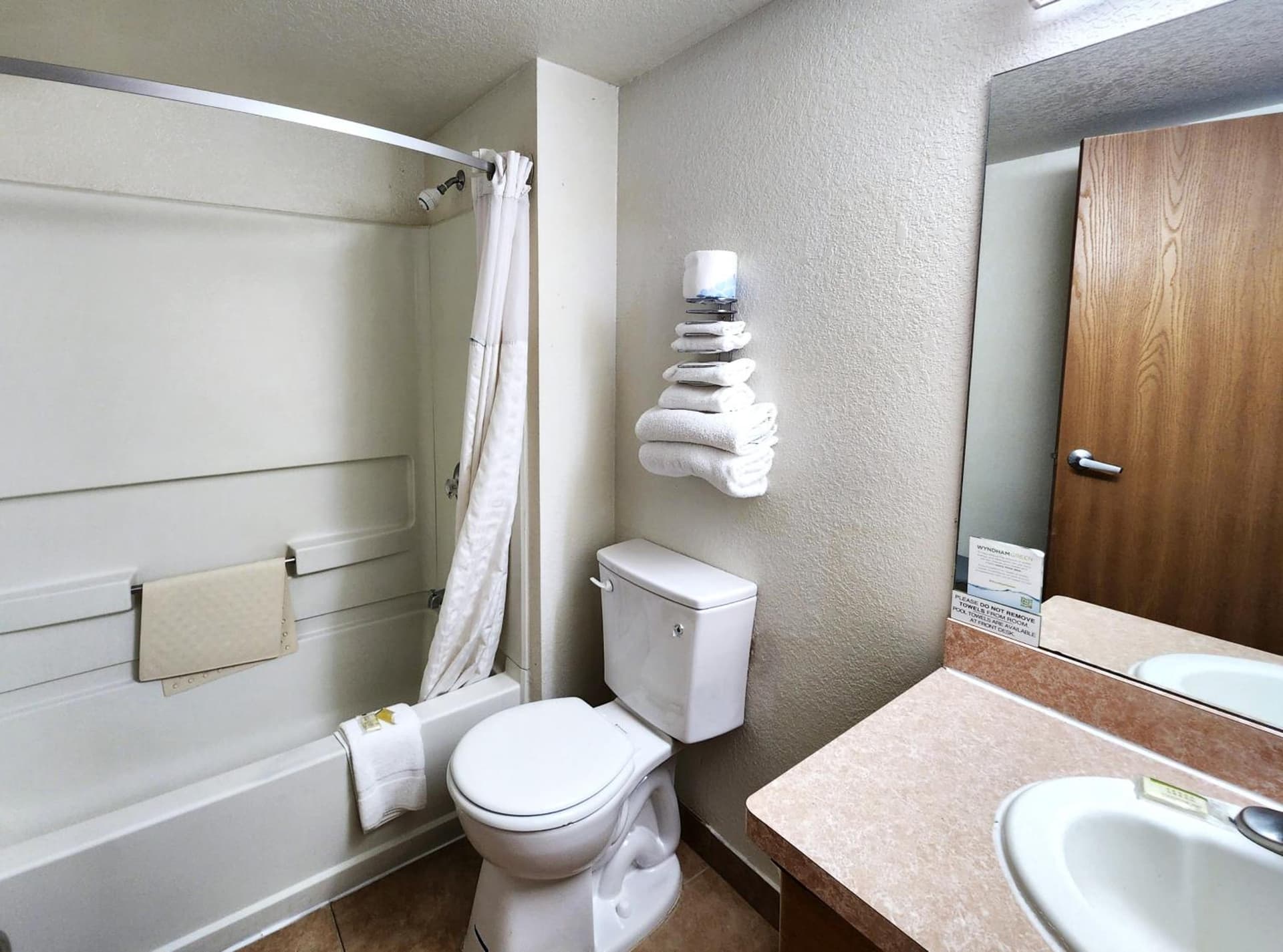 Super 8 by Wyndham Austin North/University Area gallery photo in Austin, TX — image 60