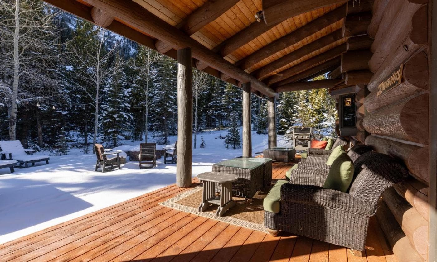 MV Souvenirs Lodge property views in Big Sky, MT — gallery photo 3
