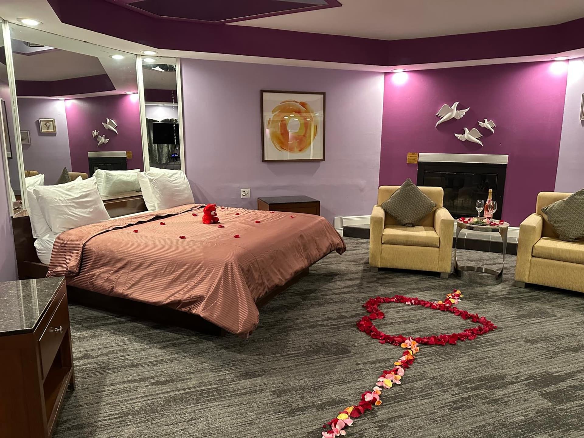 Inn of the Dove Harrisburg-Hershey Romantic Suites gallery photo in Harrisburg, PA — image 136