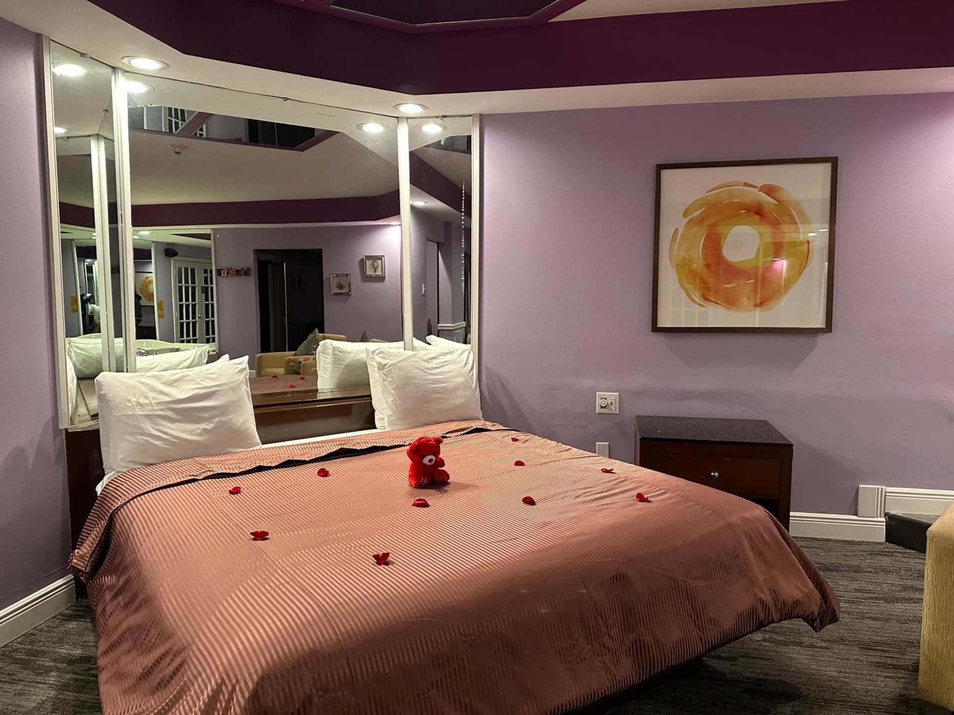 Inn of the Dove Harrisburg-Hershey Romantic Suites gallery photo in Harrisburg, PA — image 199
