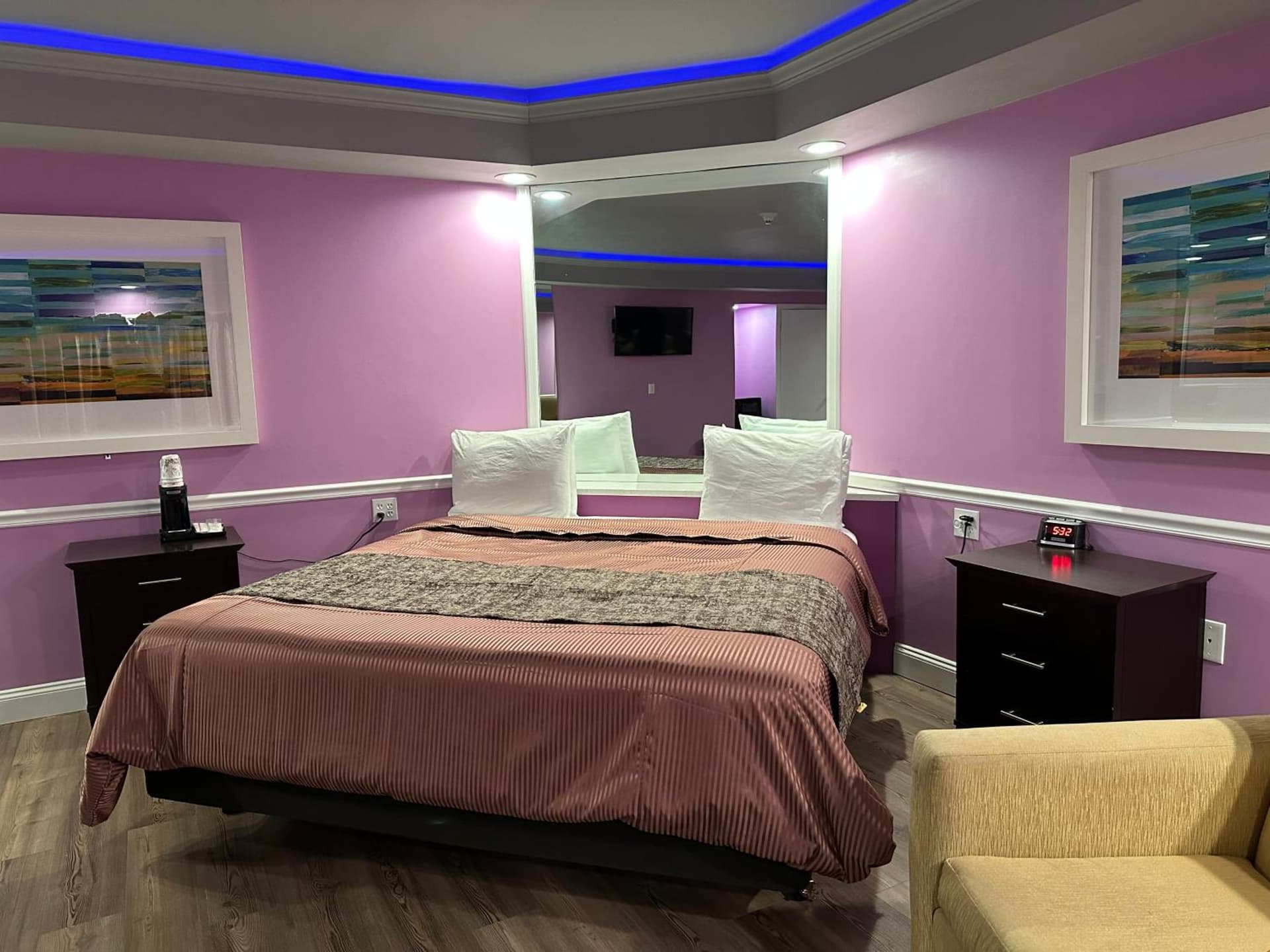 Inn of the Dove Harrisburg-Hershey Romantic Suites gallery photo in Harrisburg, PA — image 278