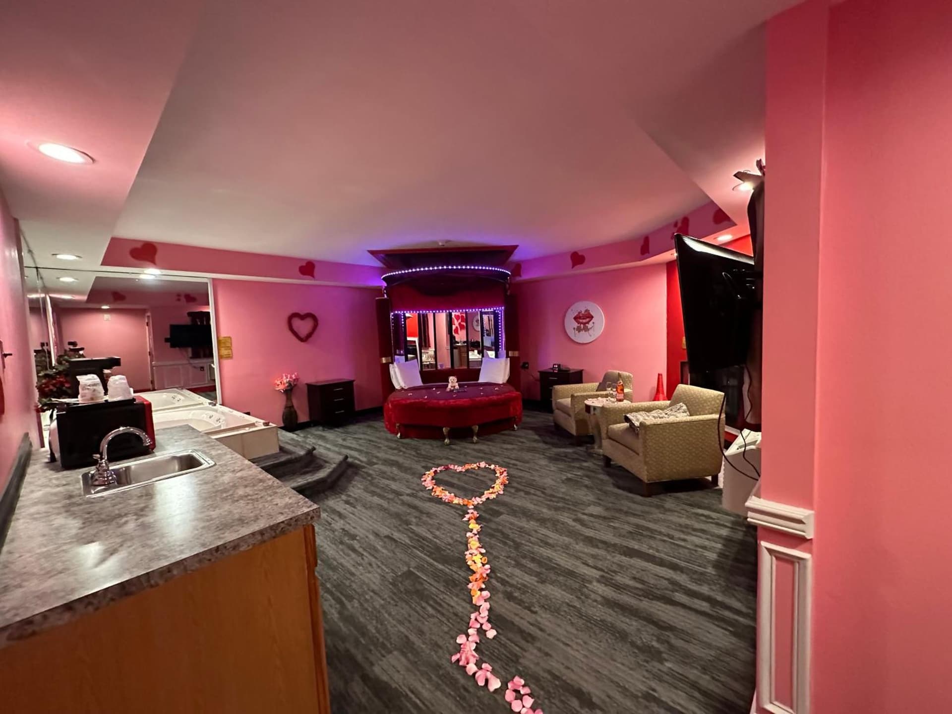 Inn of the Dove Harrisburg-Hershey Romantic Suites gallery photo in Harrisburg, PA — image 77