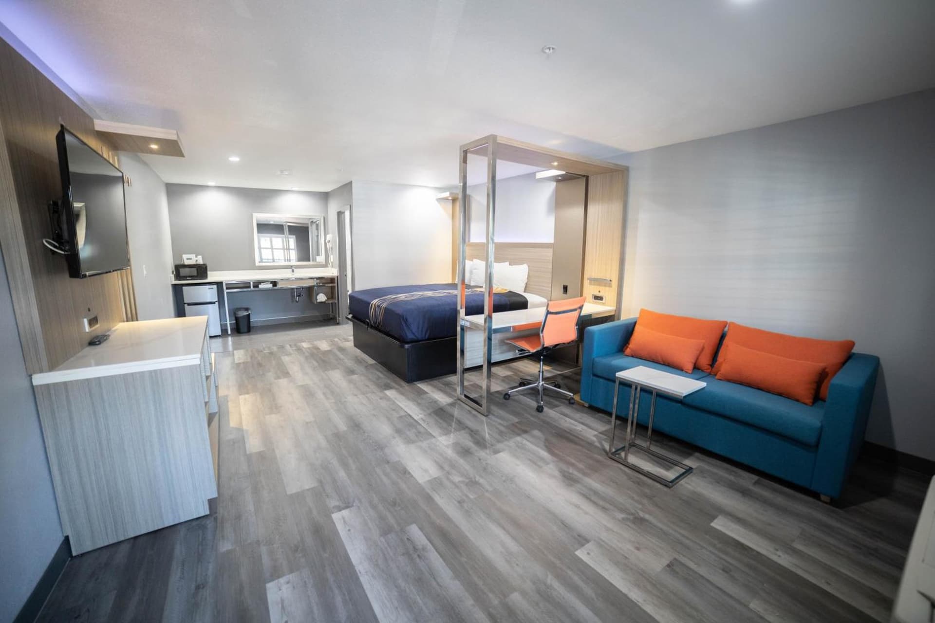 Travelodge by Wyndham Whittier interior in Whittier, CA — gallery photo 2