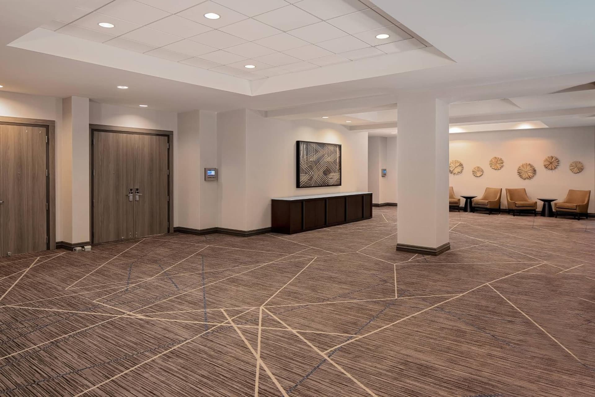 Cincinnati Marriott at RiverCenter interior in Covington, KY — gallery photo 2