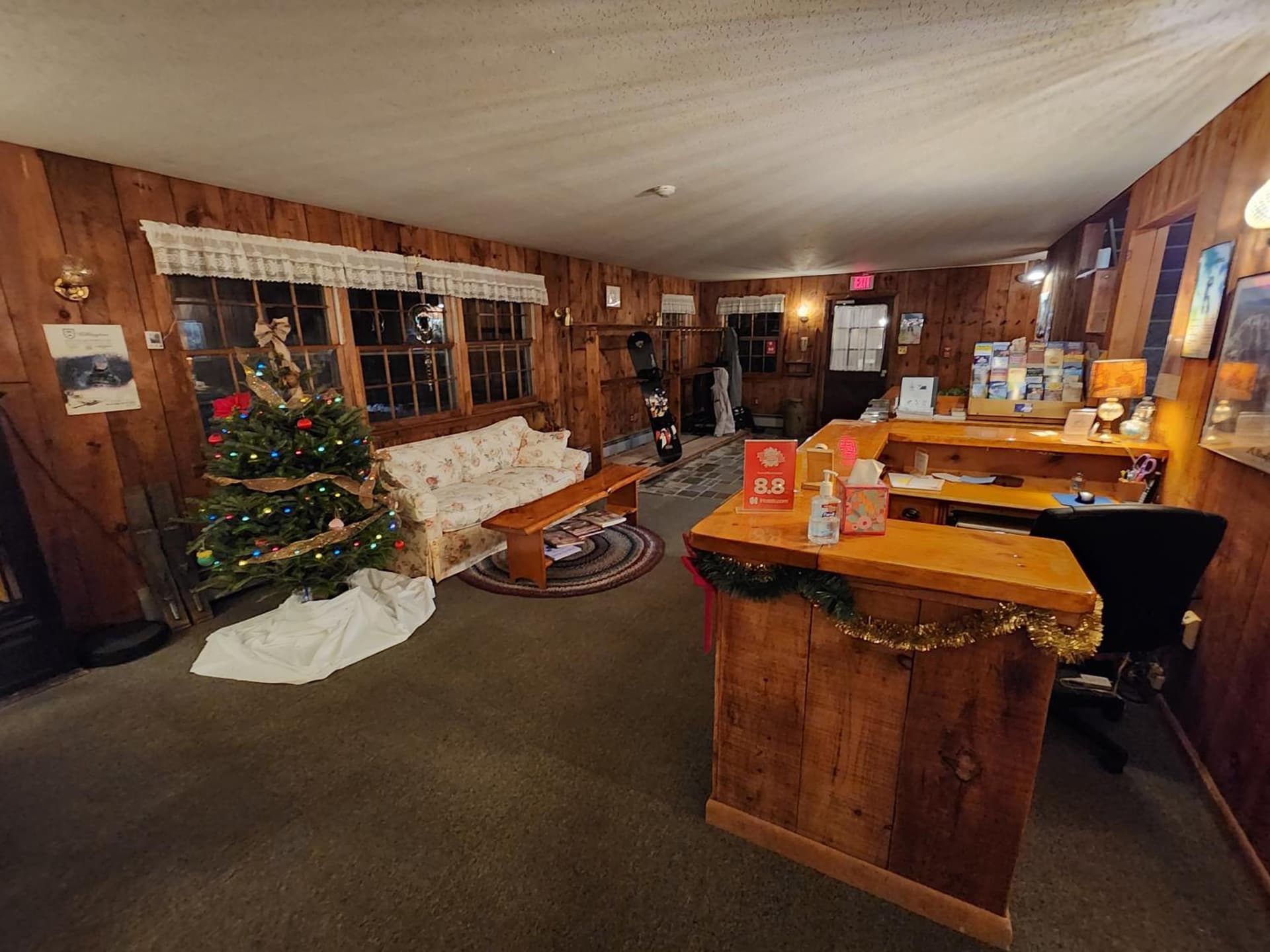 Turn of River Lodge interior in Killington, VT — gallery photo 2