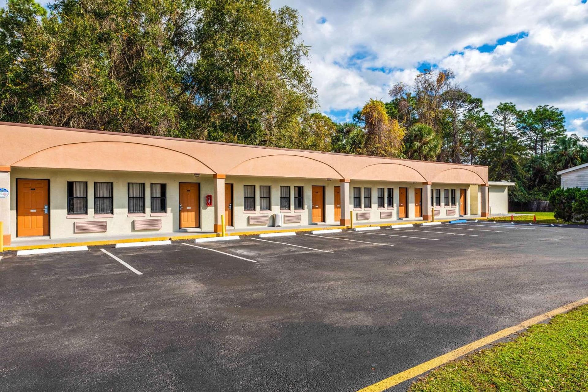 Econo Lodge Crystal River gallery photo in Crystal River, FL — image 14