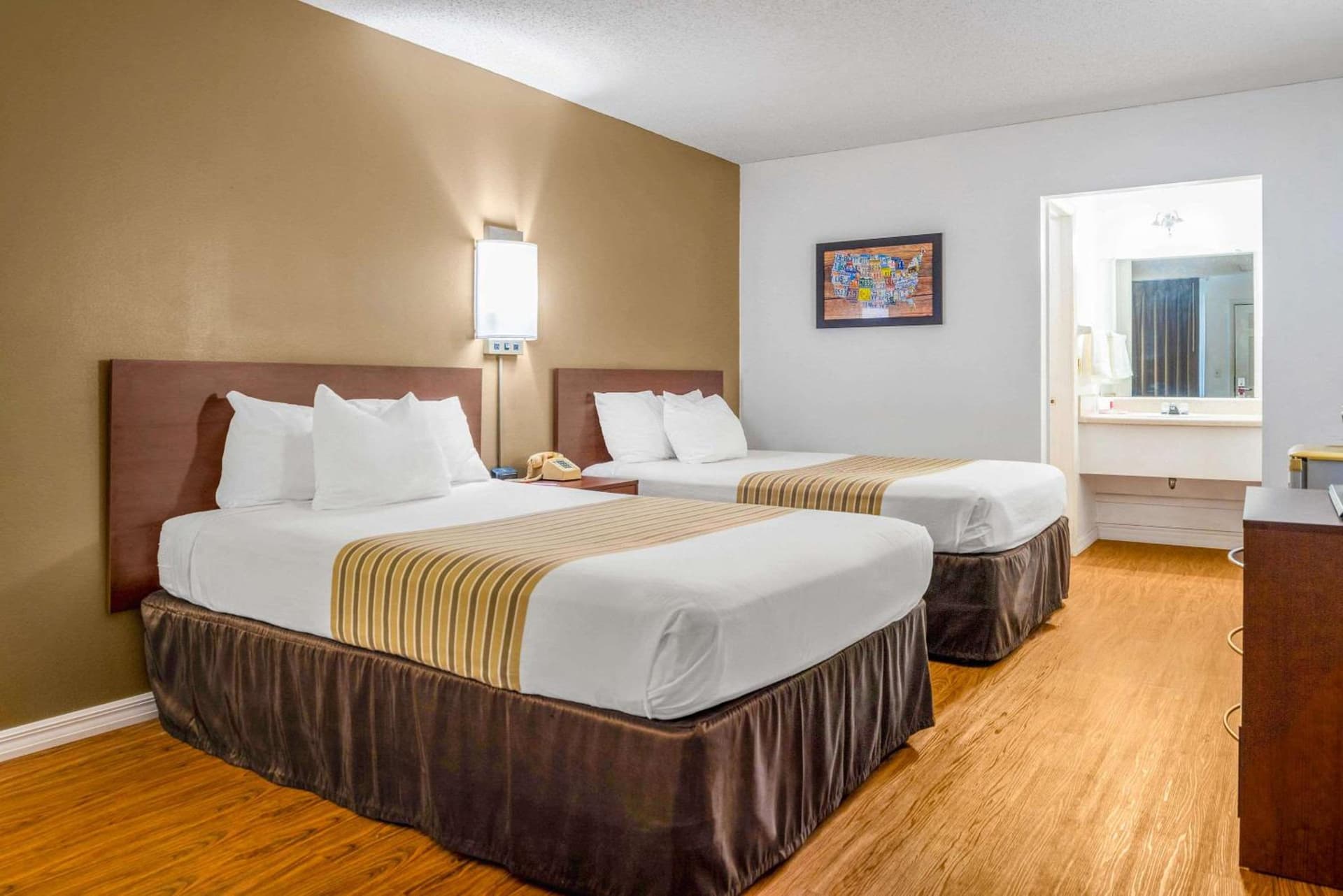 Econo Lodge Crystal River gallery photo in Crystal River, FL — image 24