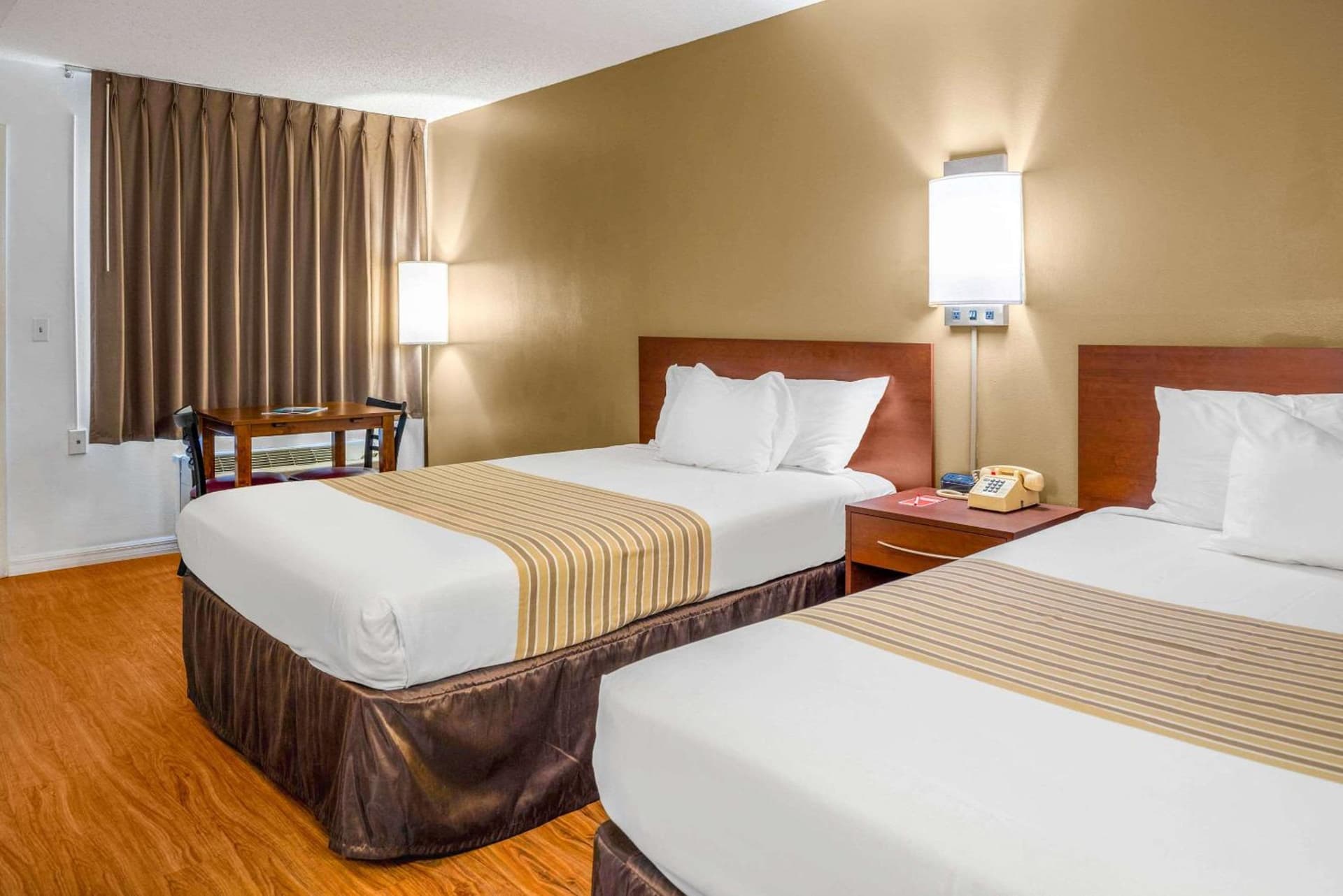 Econo Lodge Crystal River gallery photo in Crystal River, FL — image 18