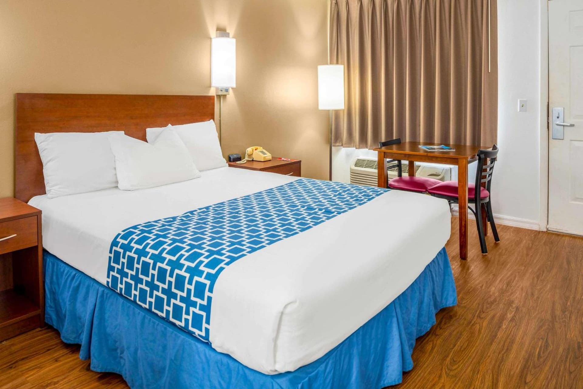Econo Lodge Crystal River gallery photo in Crystal River, FL — image 41