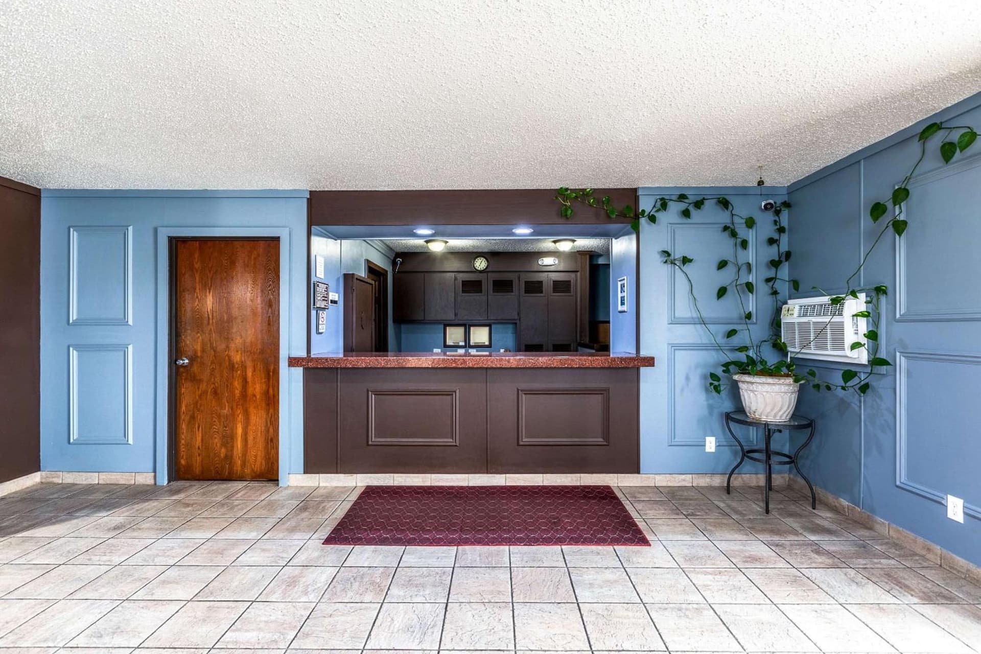 Econo Lodge Inn & Suites Auburn property views in Auburn, MI — gallery photo 3