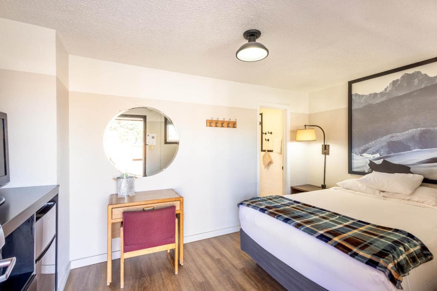Loyal Duke Lodge interior in Salida, CO — gallery photo 2