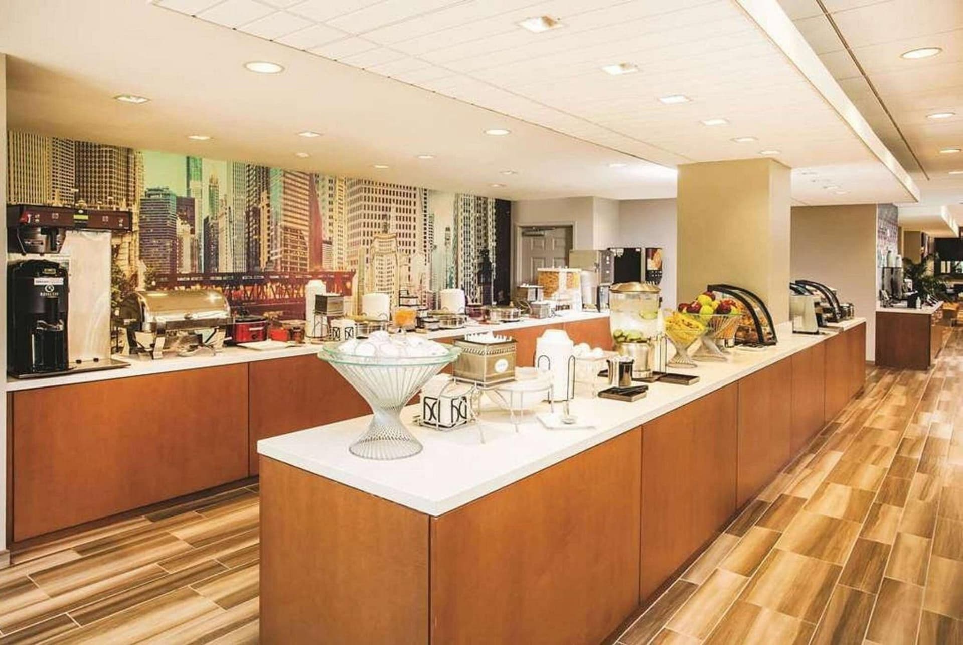 La Quinta Inn & Suites by Wyndham Chicago Downtown gallery photo in Chicago, IL — image 10