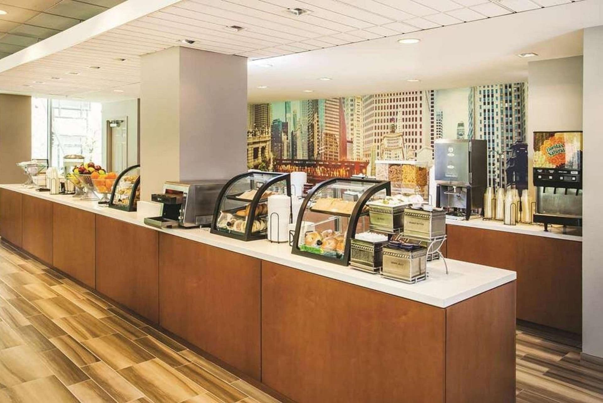 La Quinta Inn & Suites by Wyndham Chicago Downtown gallery photo in Chicago, IL — image 68