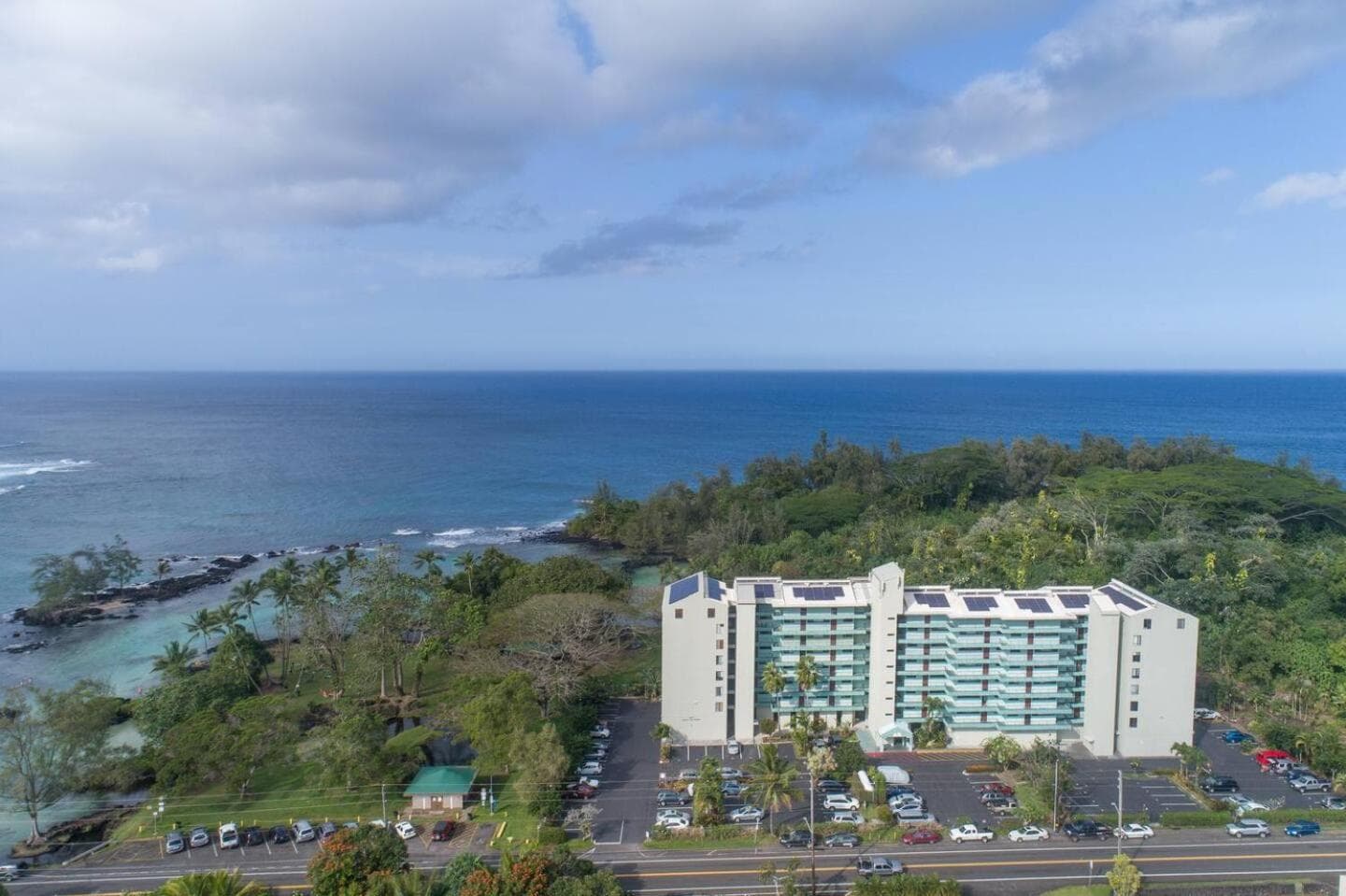 Ocean view Mauna Loa Shores Kai Ekahi #201 next to Carlsmith Beach Park Hilo HI — hotel in Hilo, Hawaii