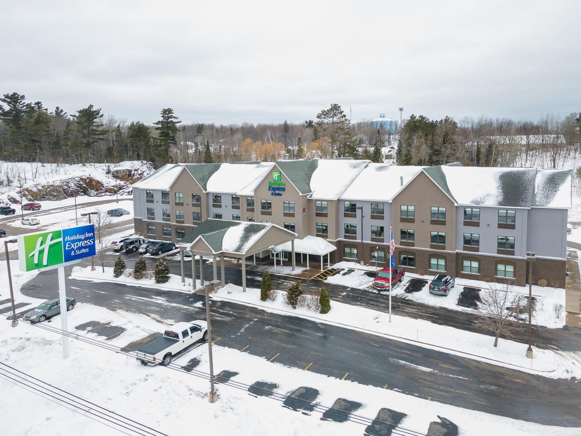 Holiday Inn Express & Suites Marquette by IHG featured exterior or lobby in Marquette, MI — similar hotel