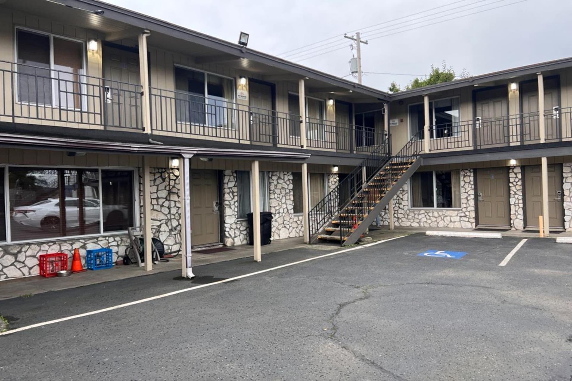 Anchor Bay Inn near Winchester Bay featured exterior or lobby in Reedsport, OR — similar hotel